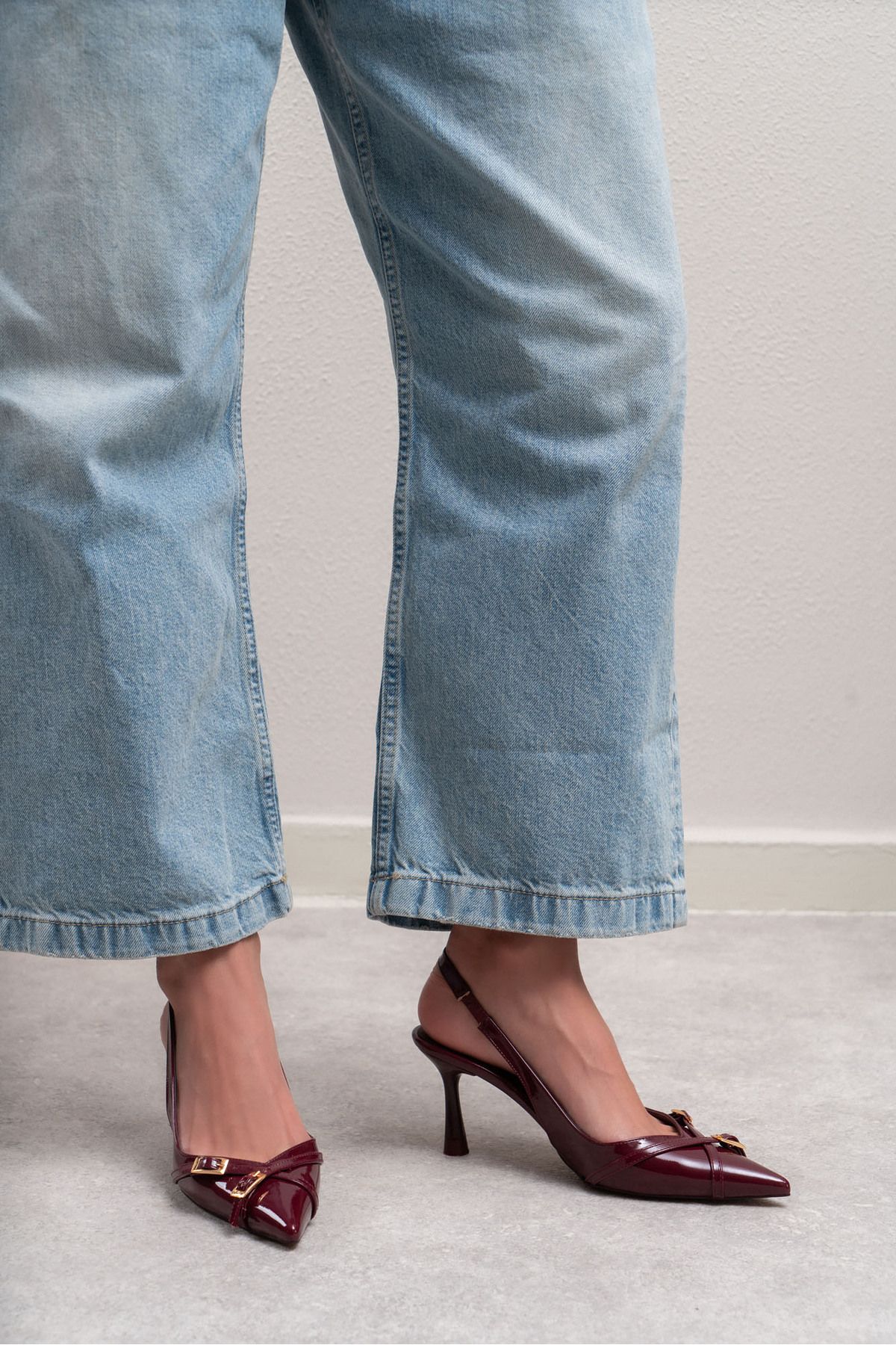 NİŞANTAŞI SHOES Platte Bordo Rugan Kemer Detay Bilek Bağlı Kadın Topuklu Ayakkabı