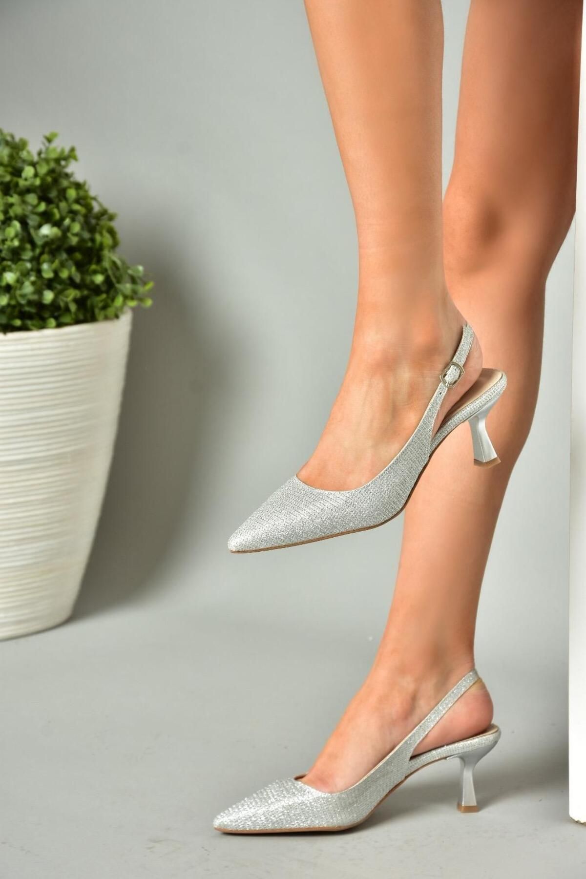 Fox Shoes S518081714 Gümüş Sim Alçak Topuklu Kadın Ayakkabı