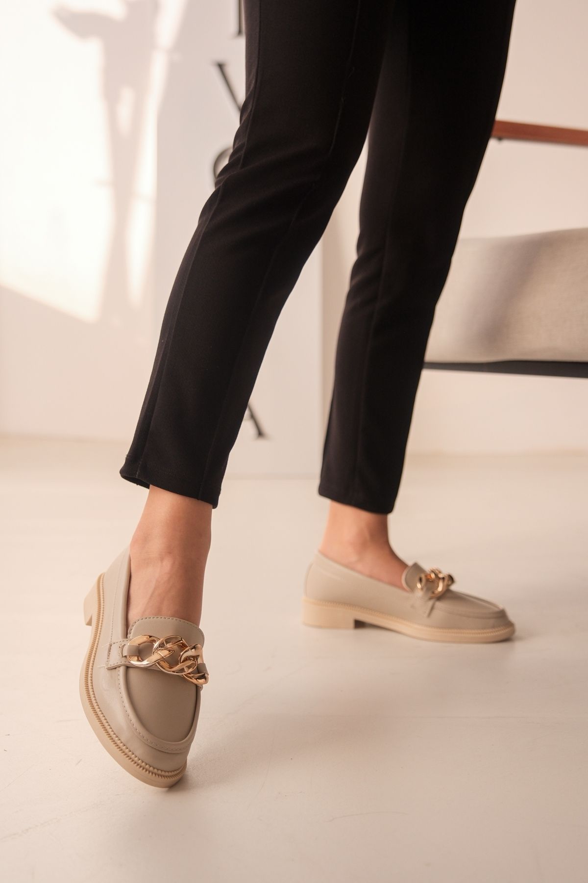 DİVOLYA Fusy Bej Deri Gold Zincirli (3cm) Günlük Kullanım Loafer Kadın Ayakkabı