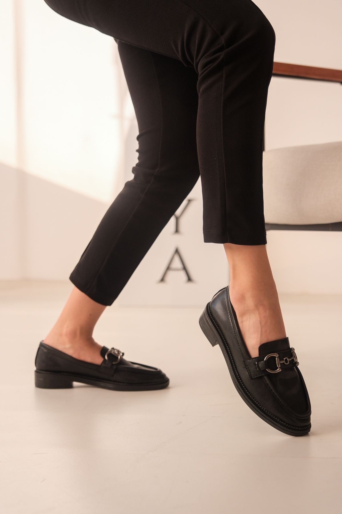 DİVOLYA Riri Siyah Tokalı Deri İnce Taban (3cm) Loafer Kadın Ayakkabı