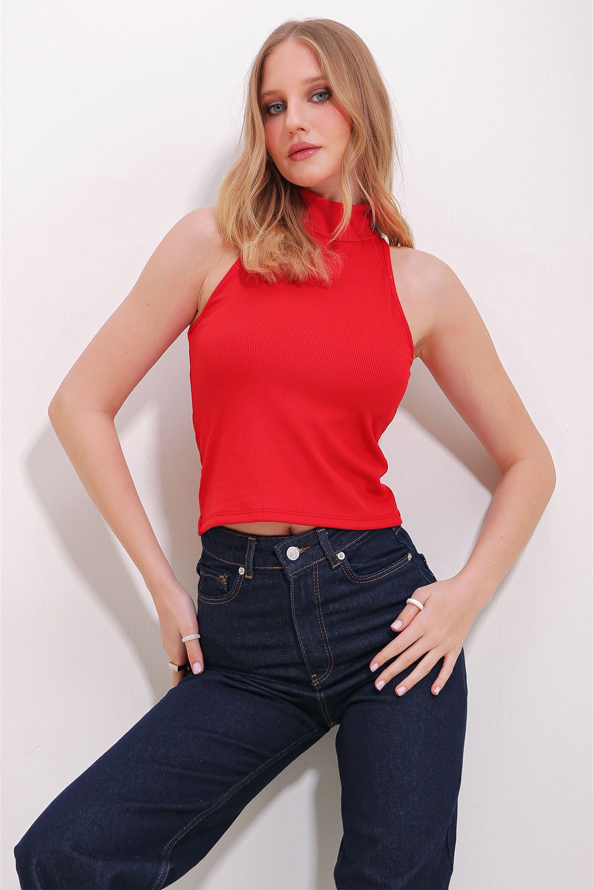 Trend Alaçatı Stili Kadın Kırmızı Dik Yaka Halter Kollu Kaşkorse Bluz ALC-X11497