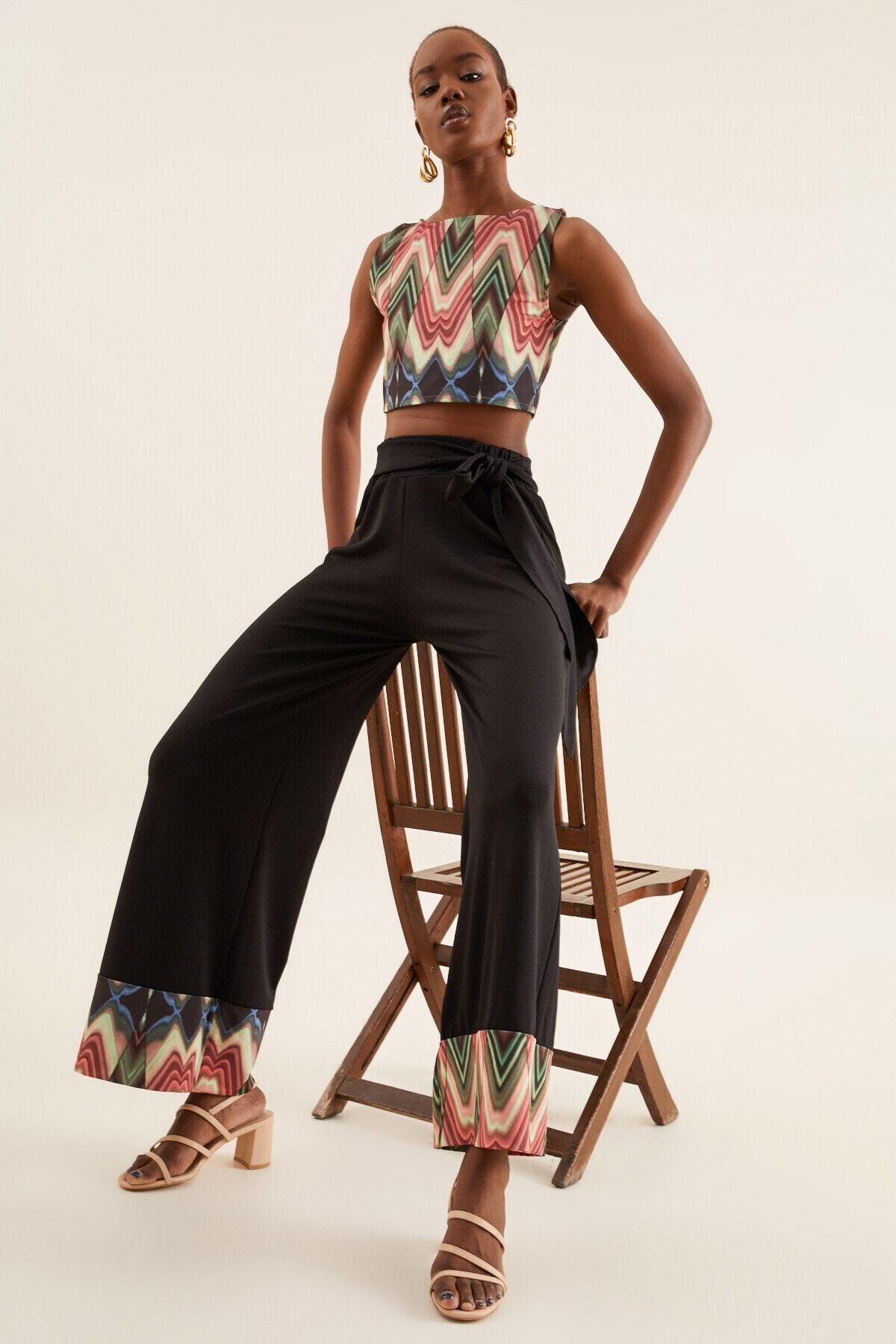 Quincey Kadın Siyah Paça Detaylı Krep Pantolon