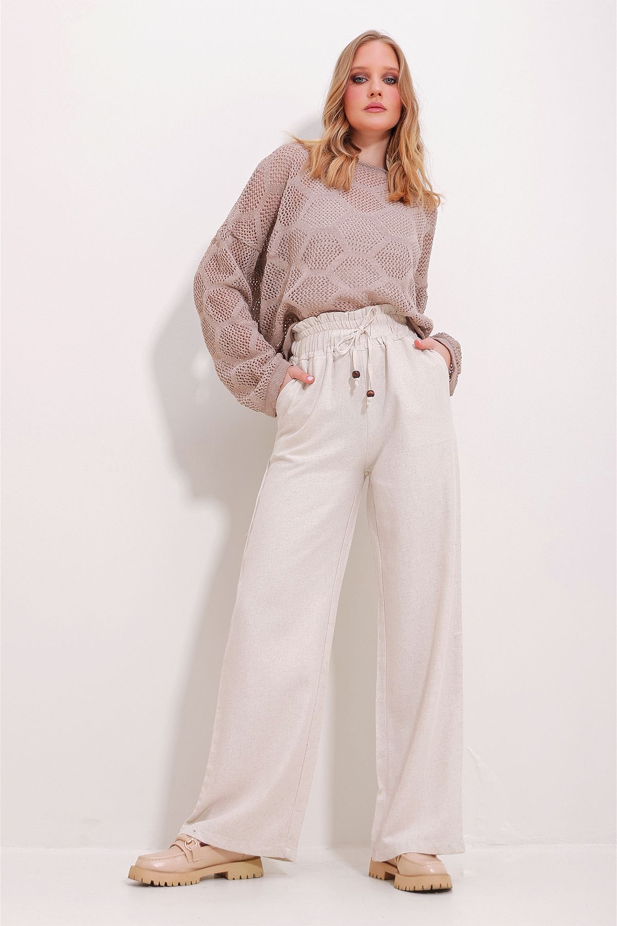 Trend Alaçatı Stili Kadın Açık Bej Çift Cepli Bağcıklı Palazzo Keten Pantolon ALC-X11504