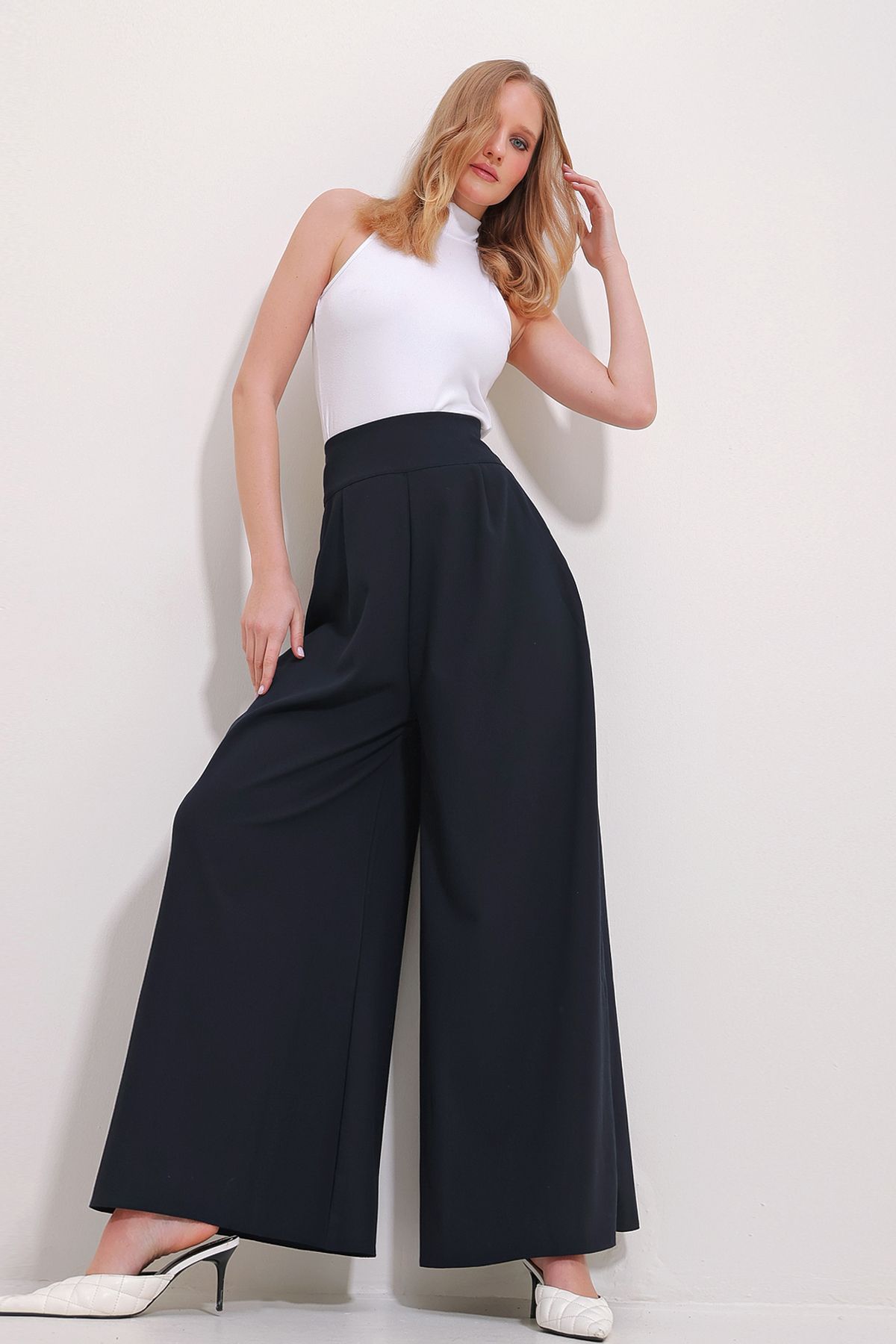 Trend Alaçatı Stili Kadın Lacivert Yüksek Bel Yanı Fermuarlı Bol Paça Dokuma Pantolon ALC-X11491