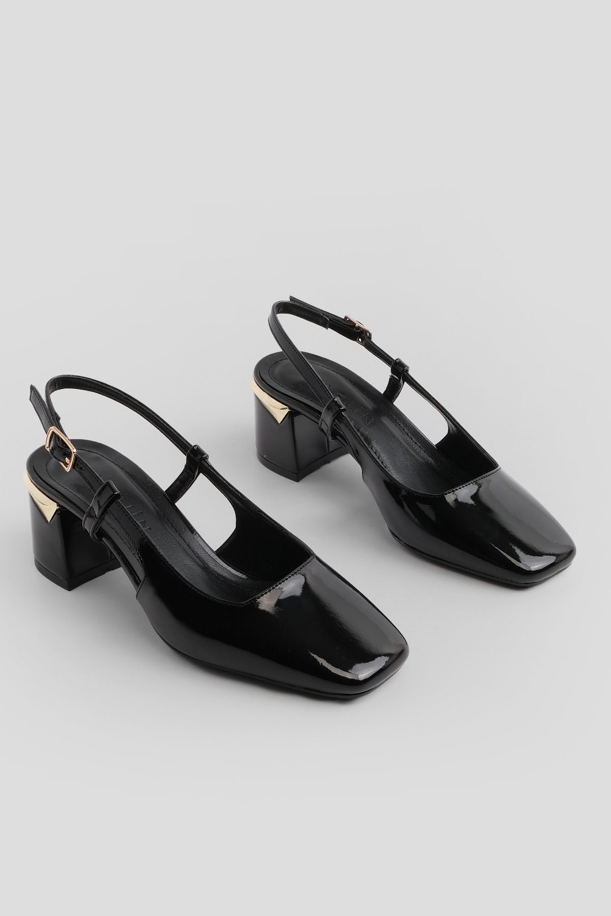 Marjin Kadın Kalın Topuk Arkası Açık Atkılı Klasik Topuklu Ayakkabı Likay Siyah Rugan