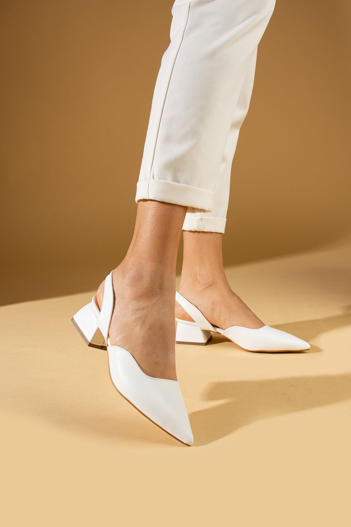 Pembe Potin Kadın Beyaz Klasik Kısa Alçak Rahat Taban ve Kalıp Klasik Ofis Günlük Topuklu Ayakkabı