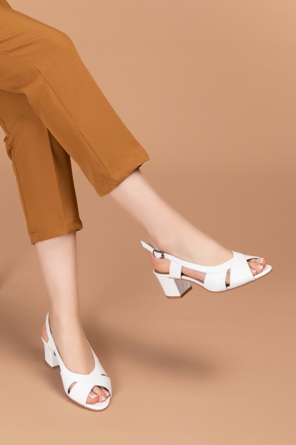 Gondol Kadın Hakiki Deri Klasik Topuklu Ayakkabı Şhn.729 - Beyaz - 39
