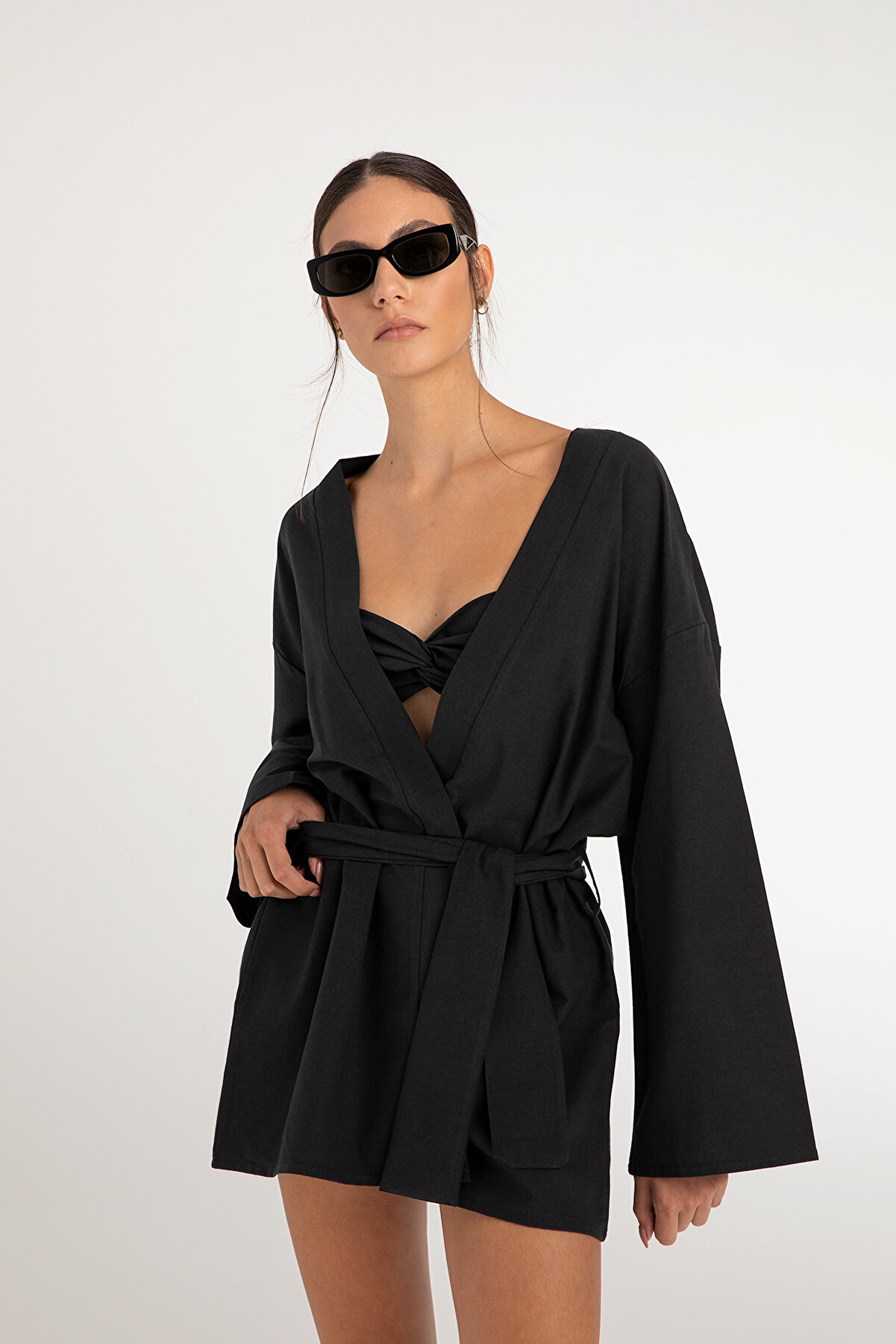 SHEISMONO Maia Keten Kimono Siyah - Şık ve Konforlu Kaftan