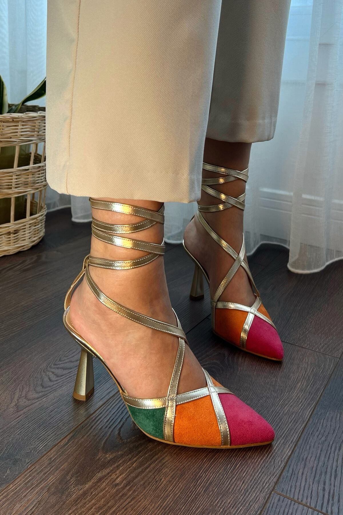 POLKA STORE Kadın Maggie Üç Renkli Süet Bilek Bağlı Gold Biyeli Sivri Burun Topuklu Ayakkabı