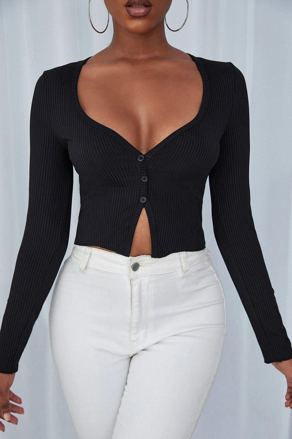 Imoda Kadın Siyah Uzun Kollu Düğmeli Göğüs ve Göbek Dekolteli Crop Top Bluz