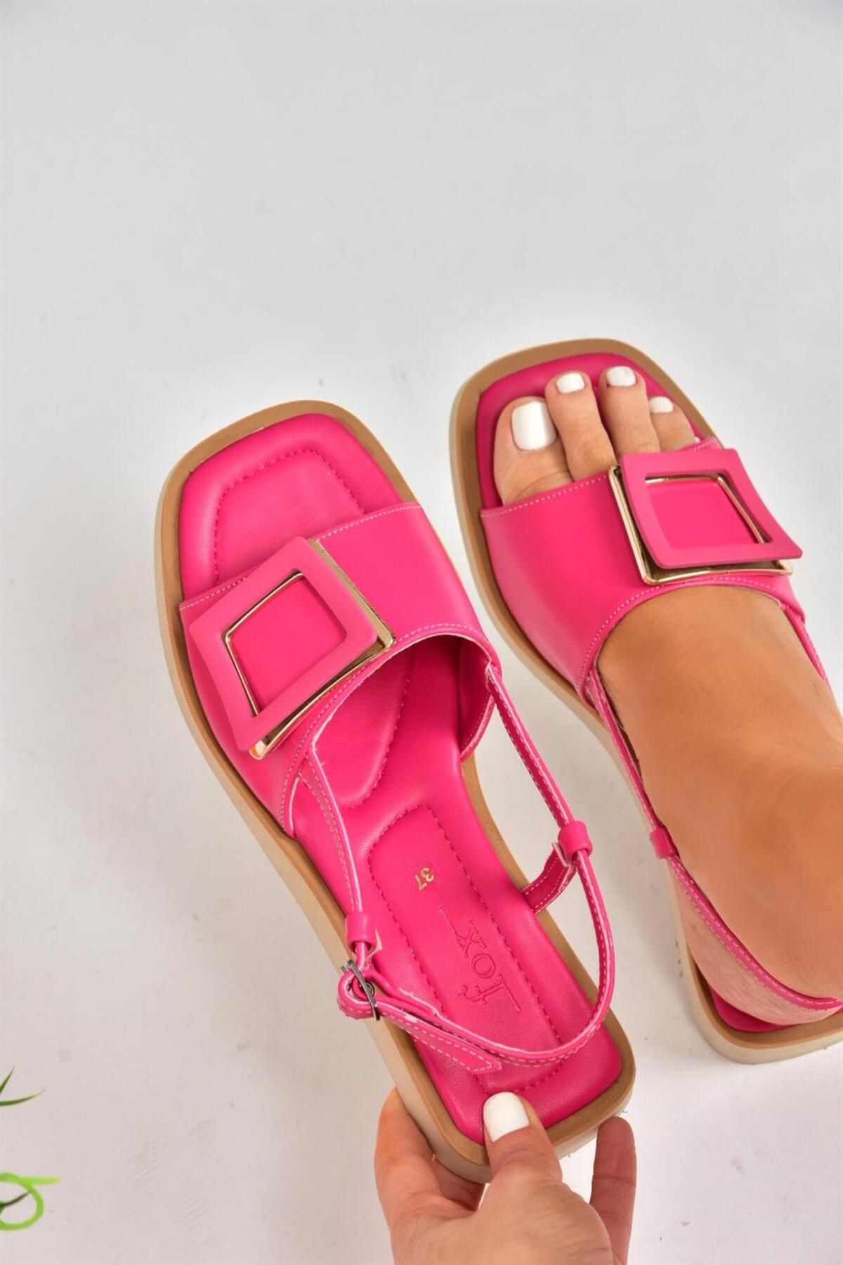 Fox Shoes Fuşya Tokalı Günlük Kadın Sandalet P252151509