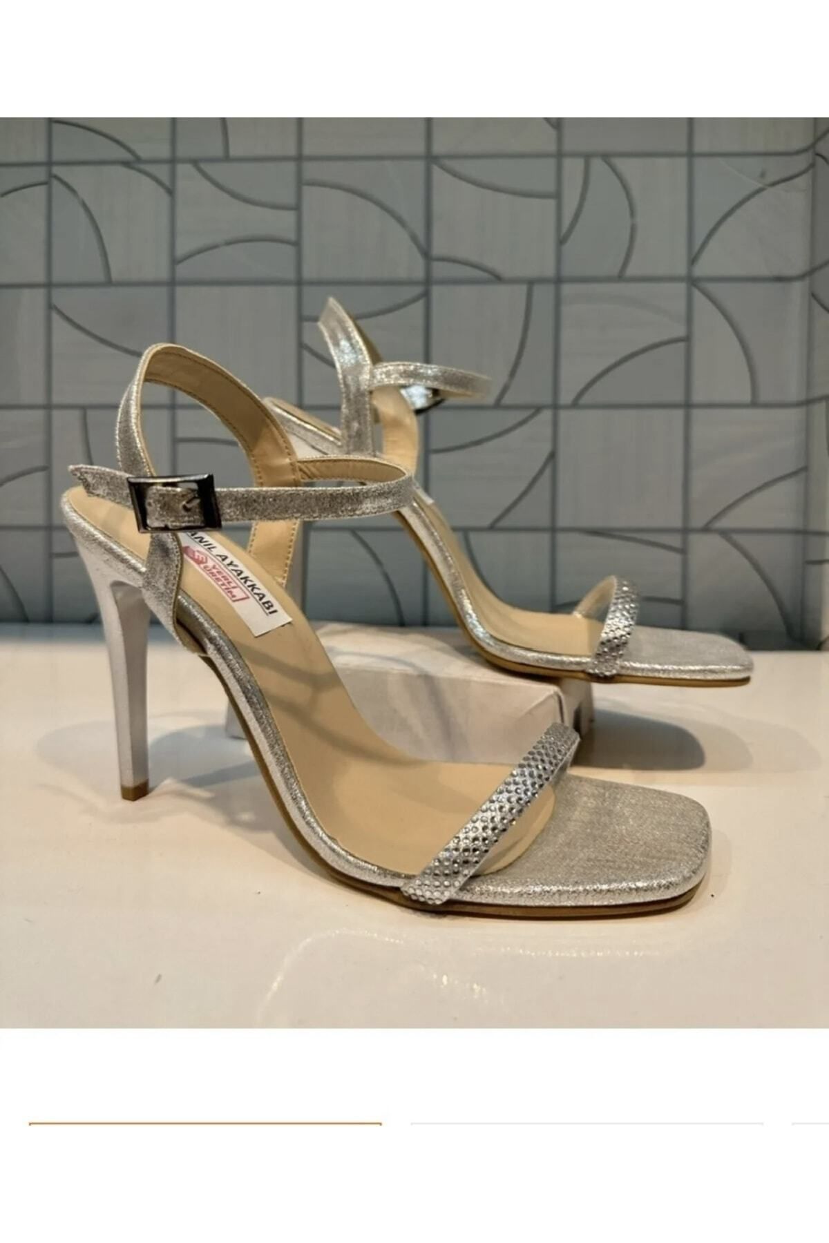Anıl Ayakkabı Legend Gümüş Sıvama Desen Bilekten Bağlamalı Tek Bant Taş Detay İnce Topuklu Abiye Ayakkabı,11cm