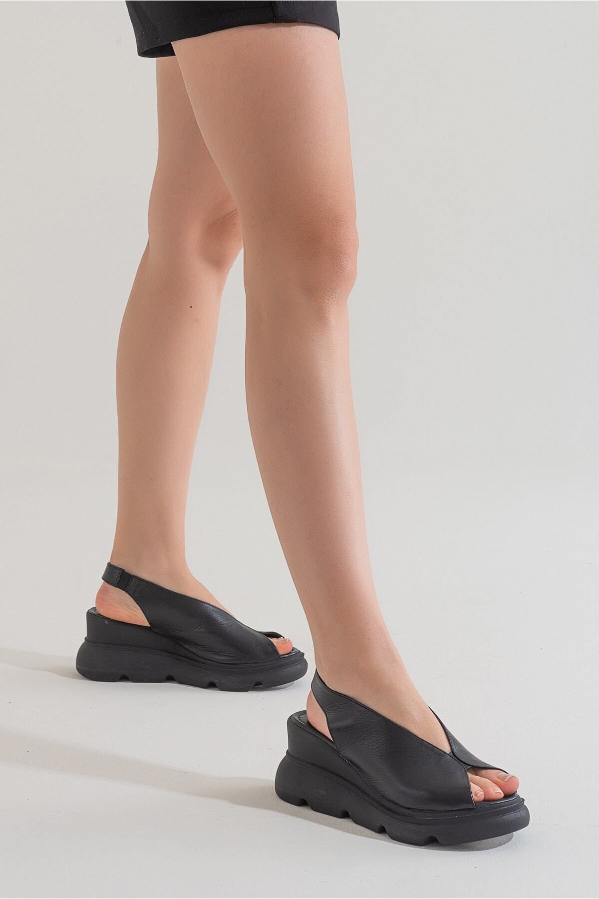 Zeynep Sıradağlı Elpidio Kadın Deri Sandalet Siyah