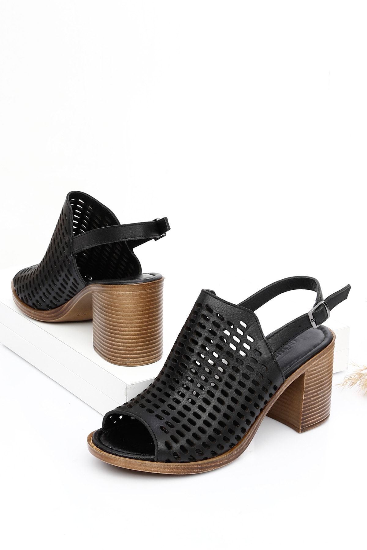 GÖNDERİ(R) Siyah Gön Hakiki Deri Topuklu Kadın Sandalet 45844