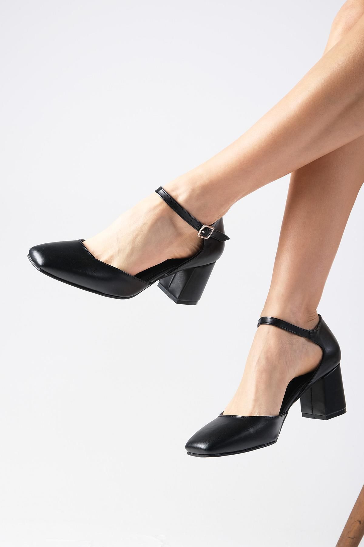 Mio Gusto Anna Siyah Renk Küt Burunlu Kalın Topuklu Bilek Bantlı Kadın Topuklu Ayakkabı
