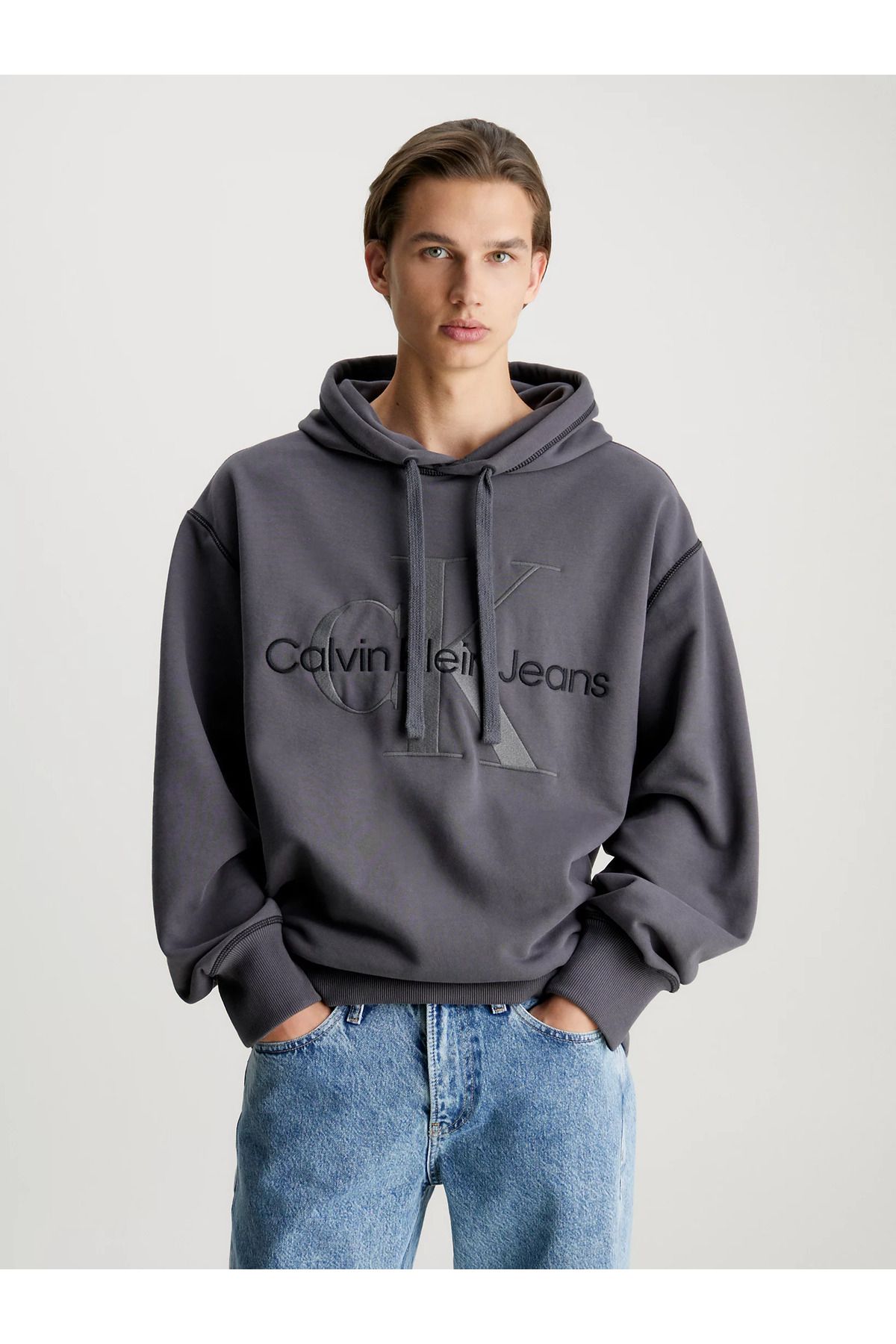 Calvin Klein Erkek Pamuklu Logolu Regular Fit Kapüşonlu Gri Sweatshirt J30J324623-PT2