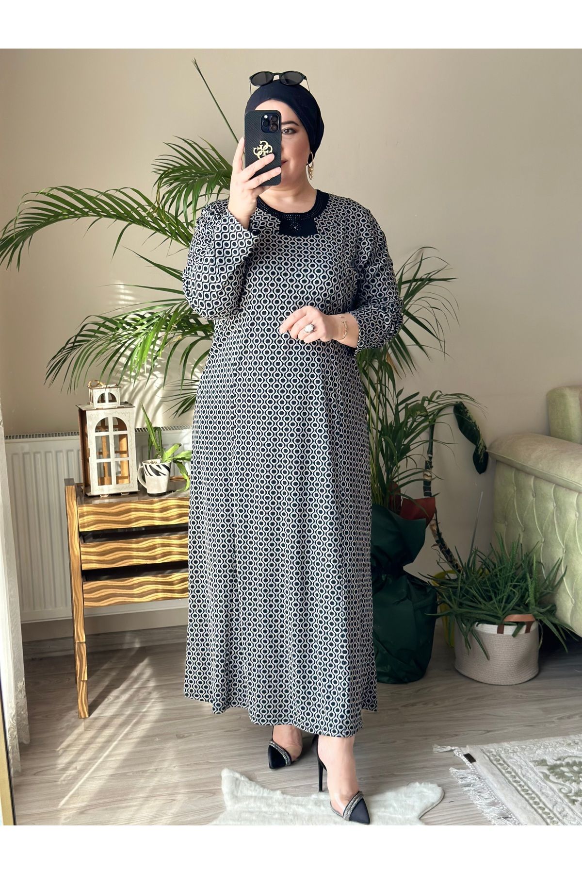 TDYtrendy Giyim Anne Yakası Taşlı Büyük Beden Elbise
