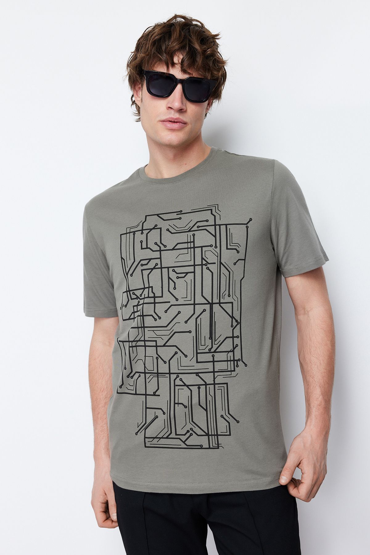 TRENDYOL MAN Haki Slim/Dar Kesim Baskılı %100 Pamuklu Baskılı T-Shirt TMNSS20TS0088