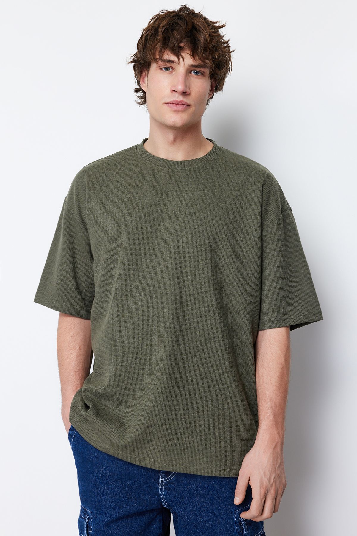 TRENDYOL MAN Haki  Oversize Bisiklet Yaka Kısa Kollu Basic Dokulu T-shirt TMNSS22TS00049