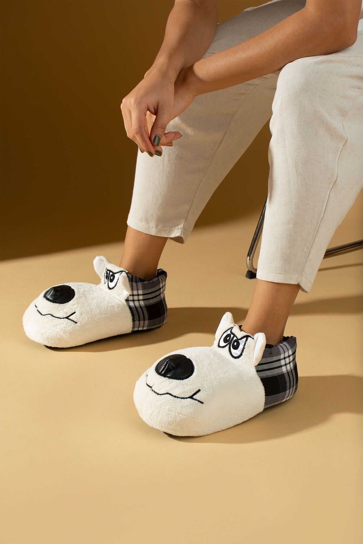 Mrt Shoes Unisex Beyaz Ekose Yumuşak Rahat Taban Sıcak Astar Köpekli Panduf Terlik