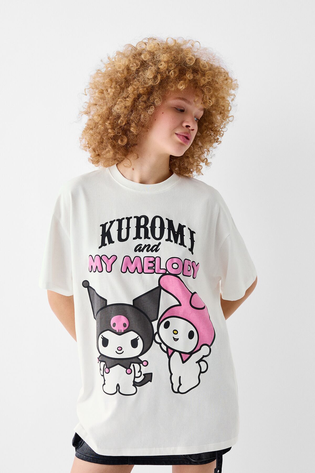 Bershka Kısa kollu Kuromi baskılı t-shirt