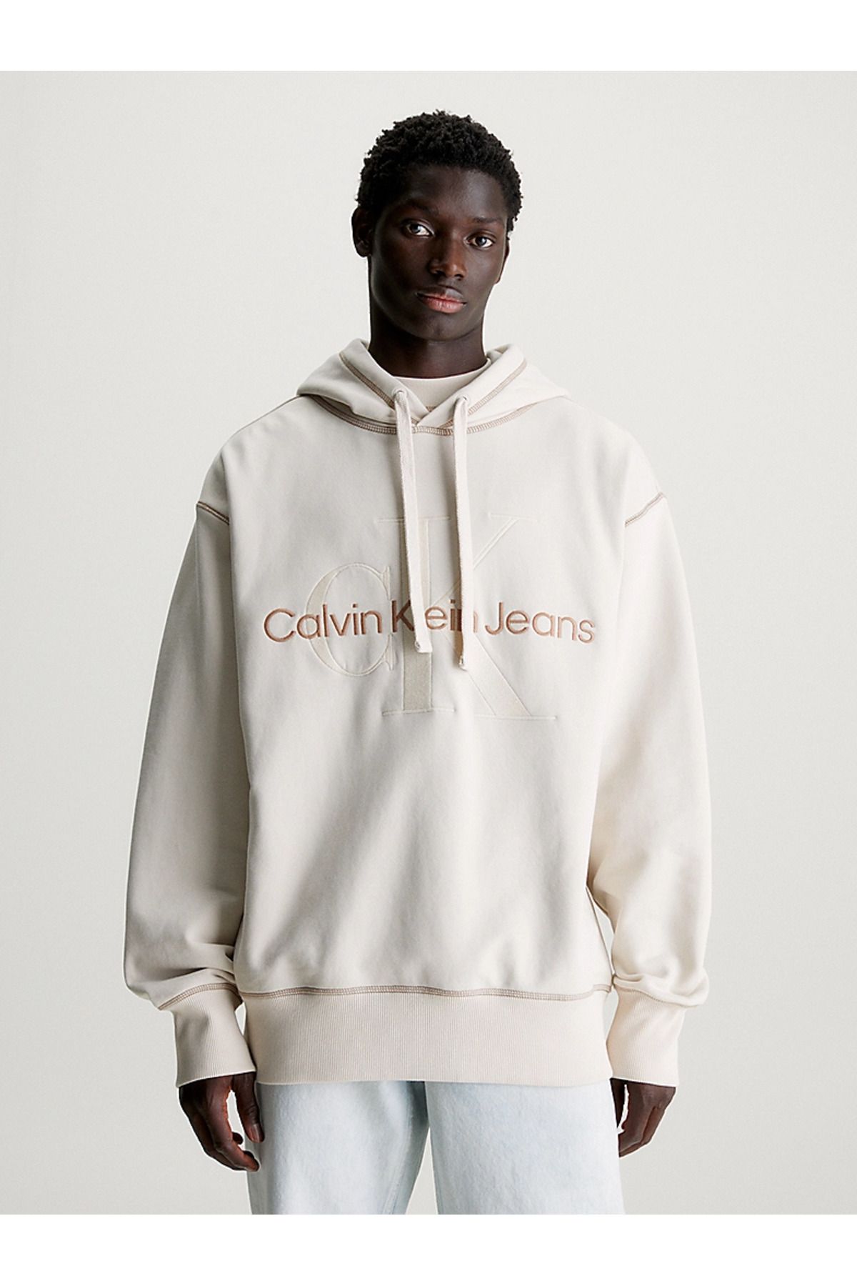 Calvin Klein Erkek Pamuklu Logolu Regular Fit Kapüşonlu Beyaz Sweatshirt J30J324623-YBI