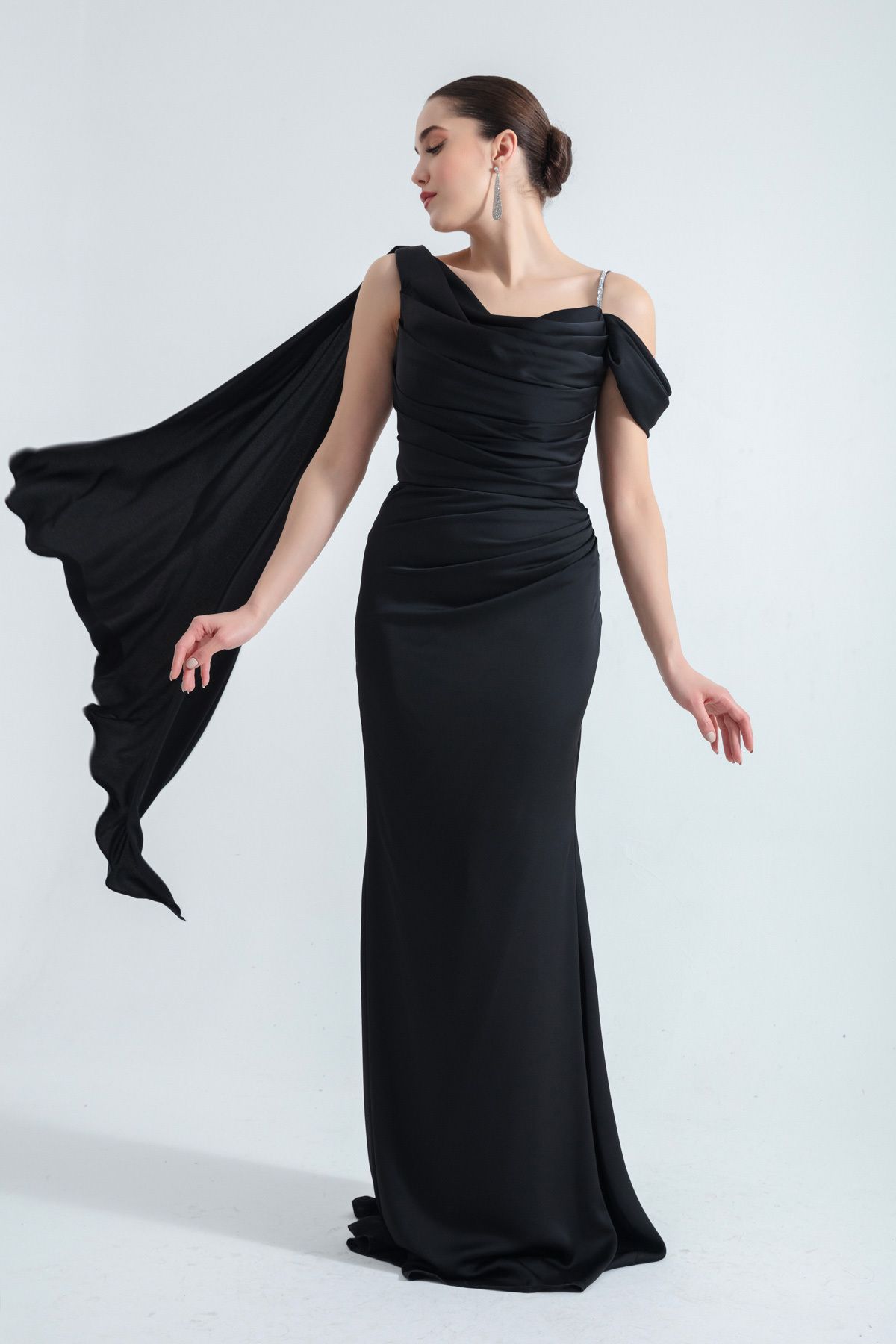 Lafaba Kadın Siyah Tek Omuzlu Taş Askılı Uzun Saten Abiye Elbise