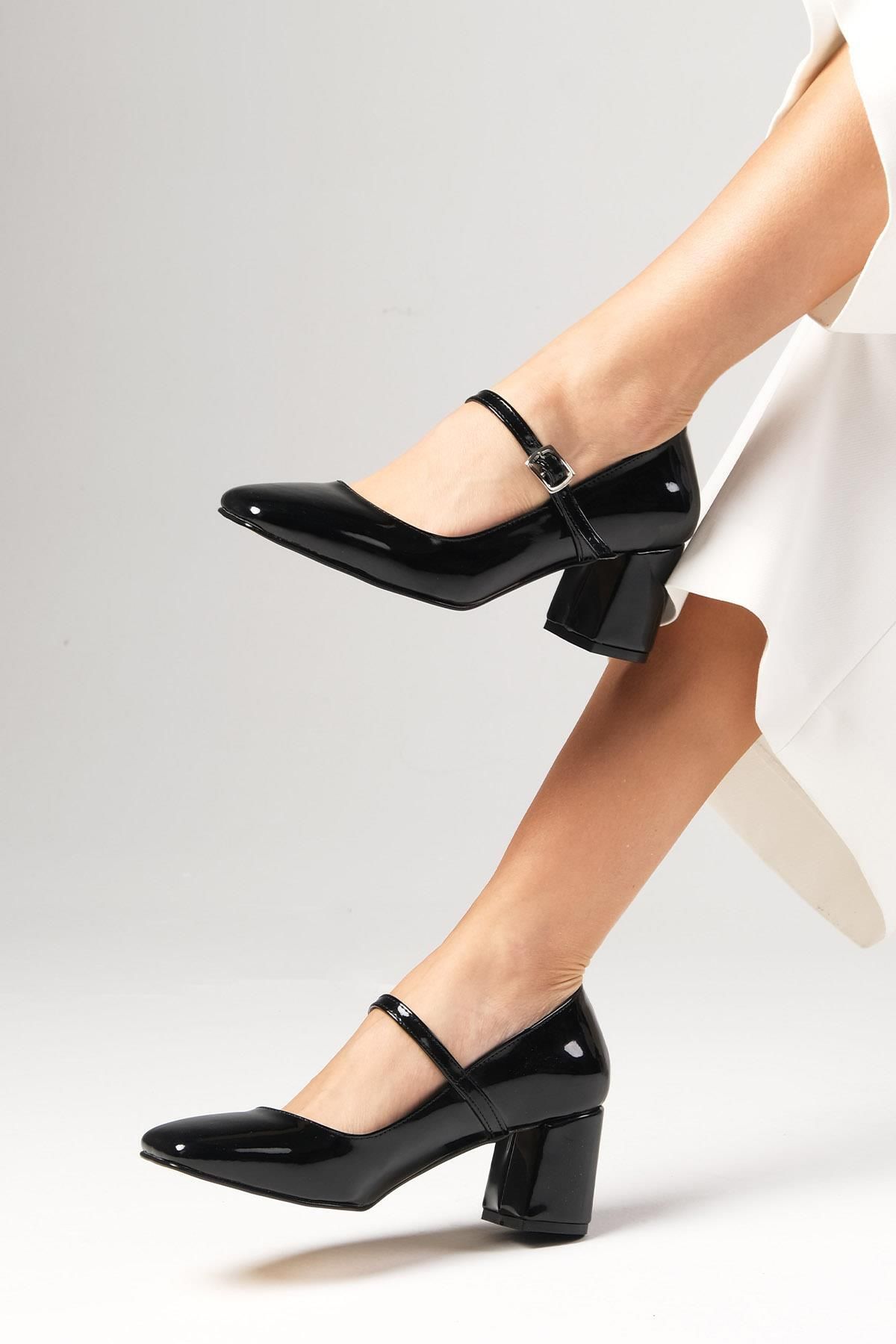 Mio Gusto Alda Siyah Renk Rugan Küt Burunlu Kadın Topuklu Ayakkabı