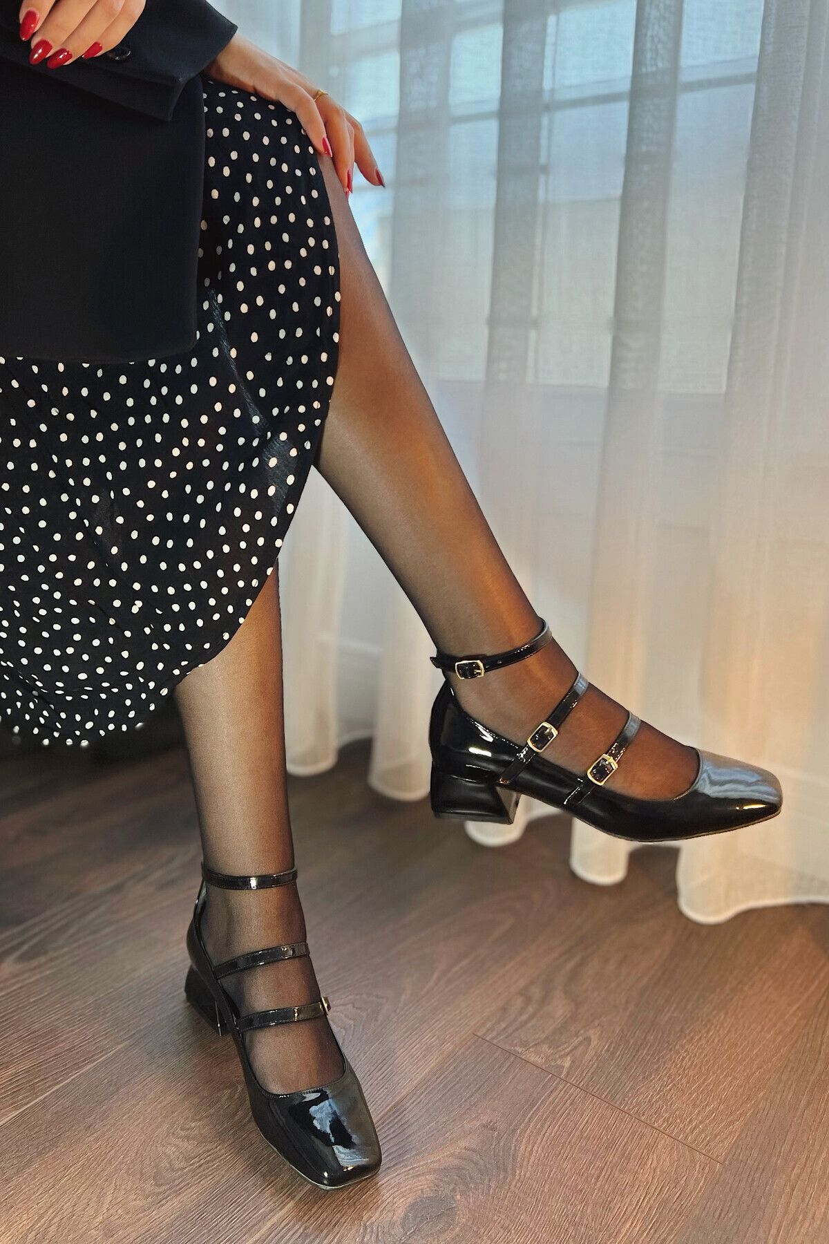 POLKA STORE Kadın Mary Jane Siyah Rugan Arkası Kapalı Kare Burunlu Baretli Kısa Blok Topuklu Ayakkabı