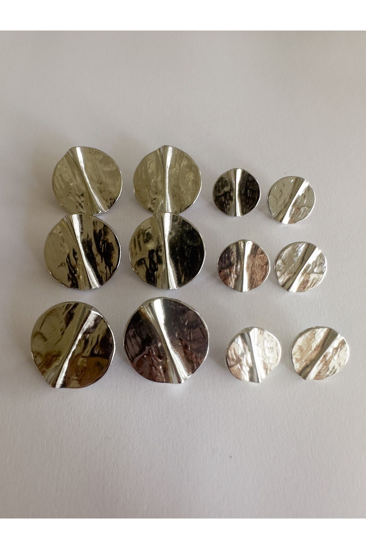 aensia Gümüş Silver Özel Tasarım Kabartılı Çizgi Detaylı Metal Düğme - 12li Paket (6 Büyük + 6 Küçük)