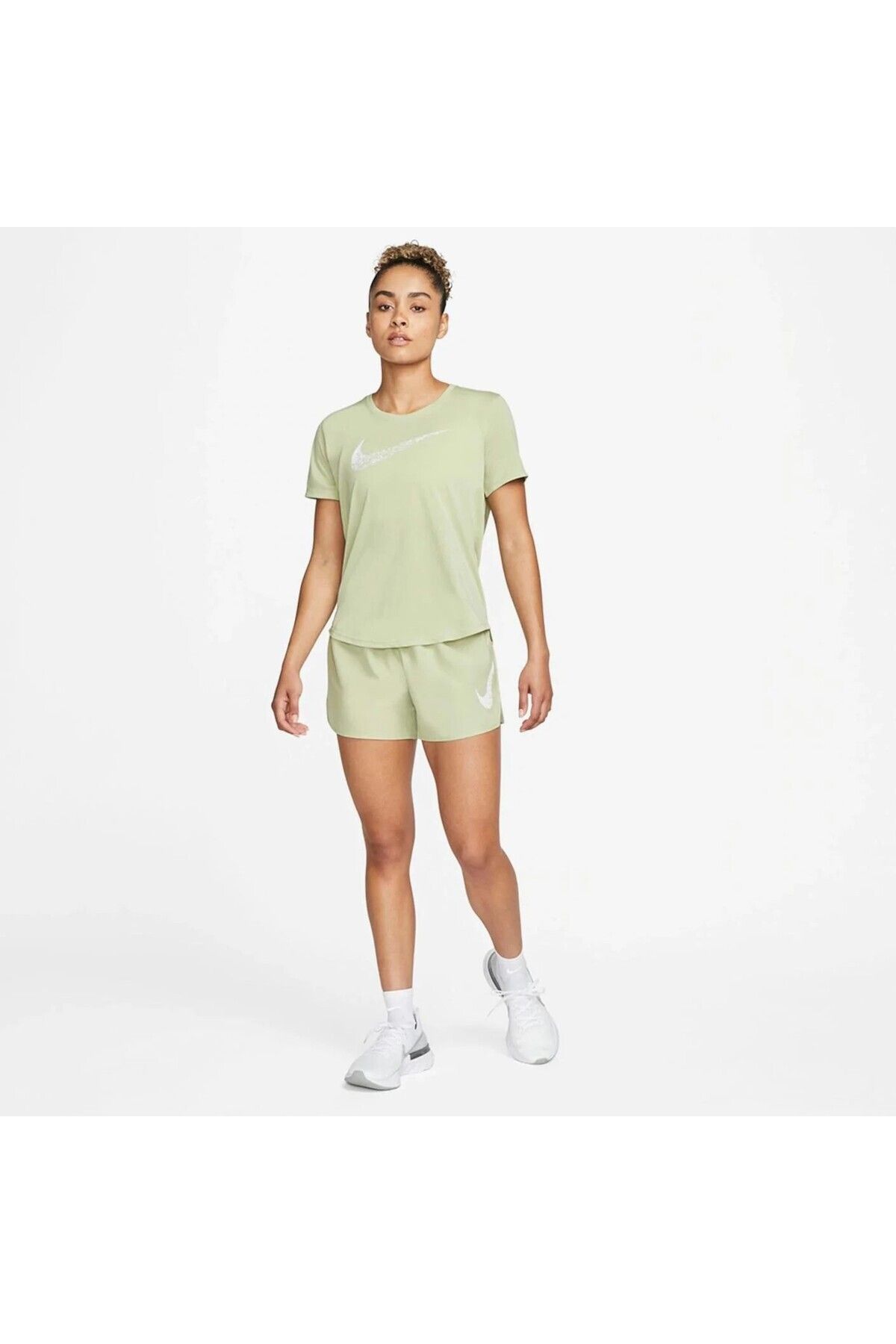 Nike W Nk Swoosh Run Ss Kadın Yeşil T-Shirt