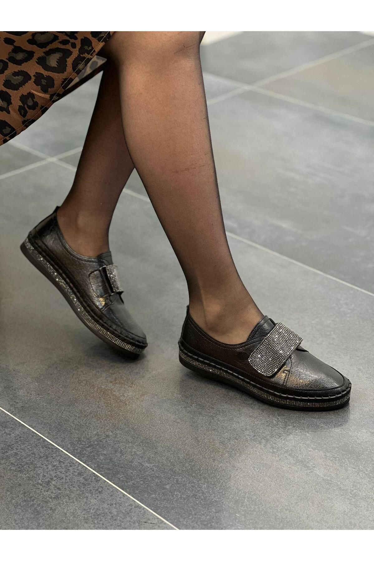 DİVA Miya Siyah Cırtlı Taşlı Günlük Kadın Ayakkabı