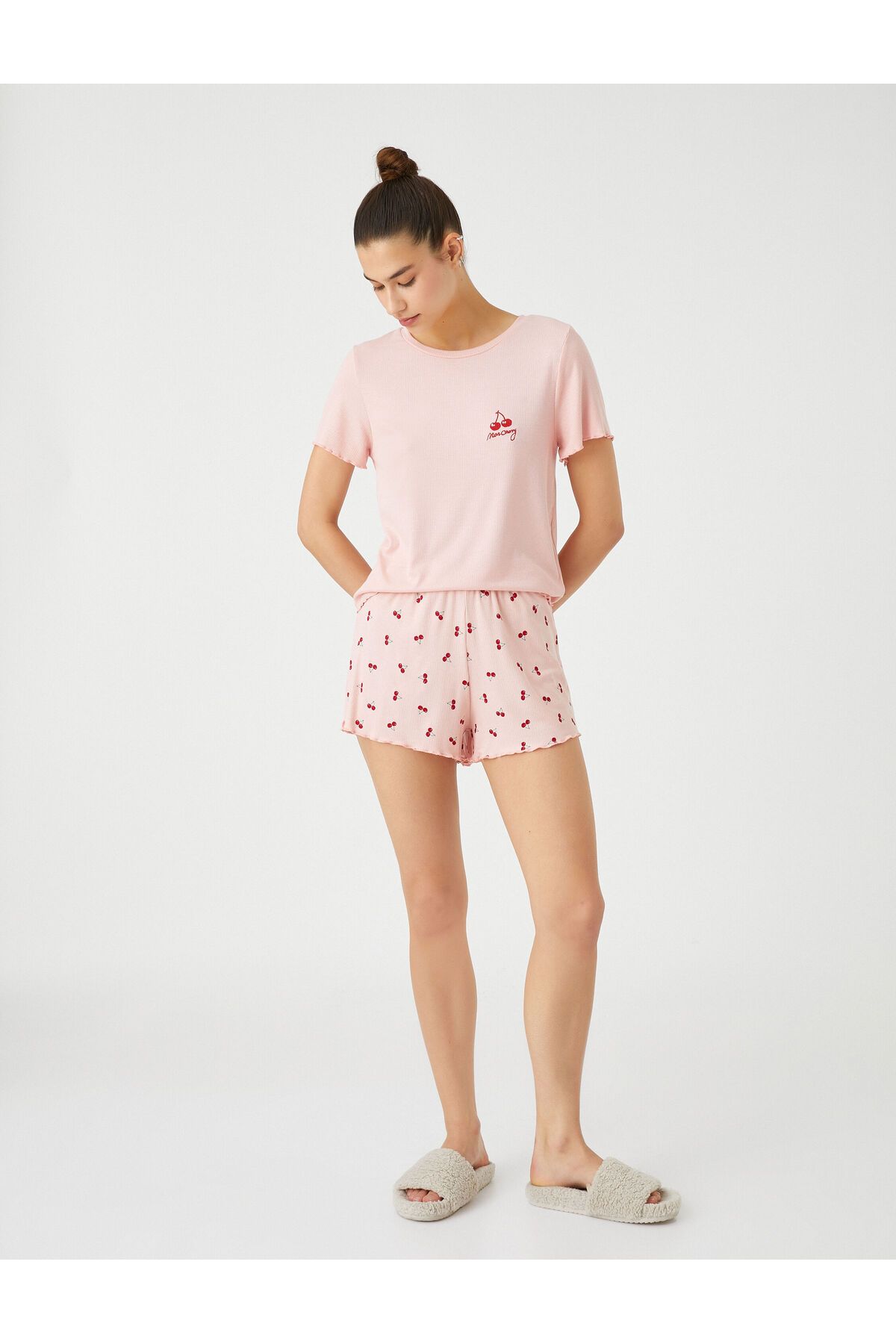 Koton Şortlu Pijama Takımı Fitilli İşlemeli Kiraz Desenli Viskon Karışımlı