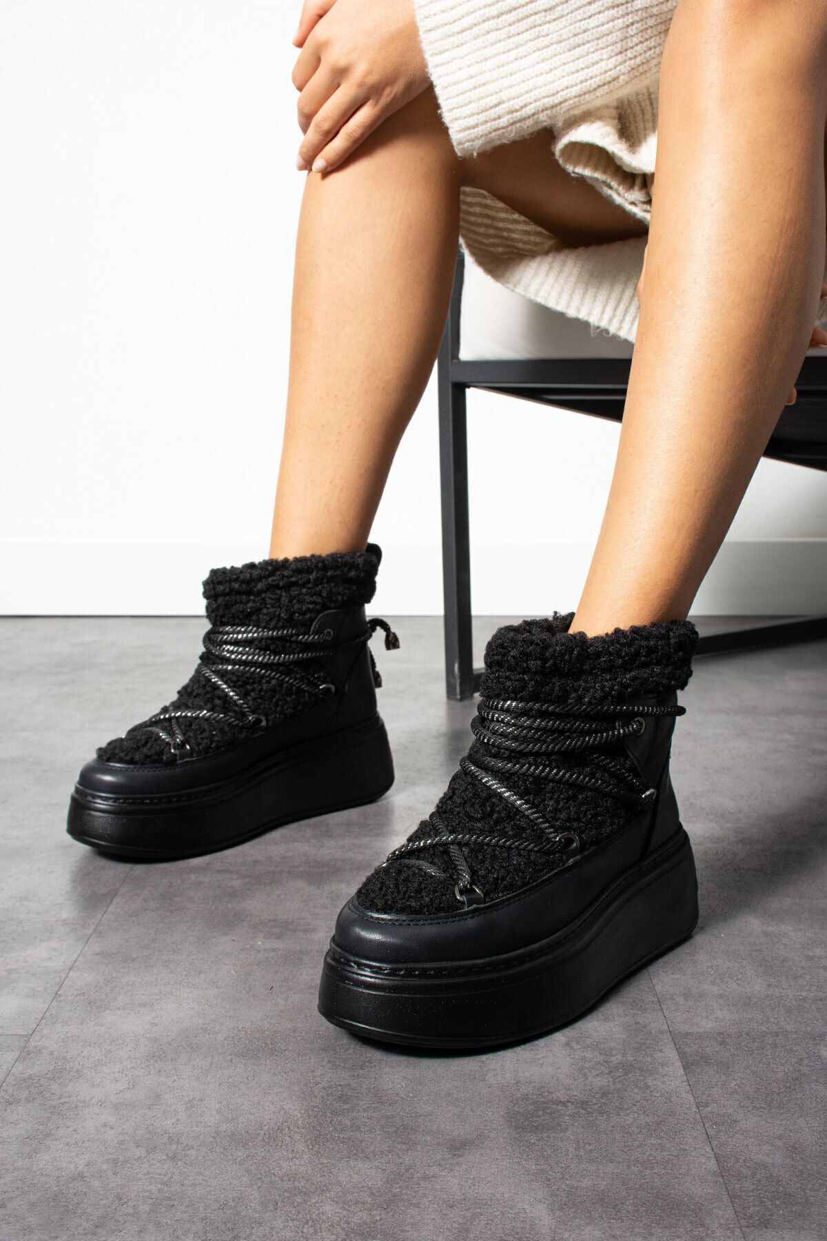Yula Fashion Shoes Moon Siyah Kürklü Yüksek Taban Kar Botu