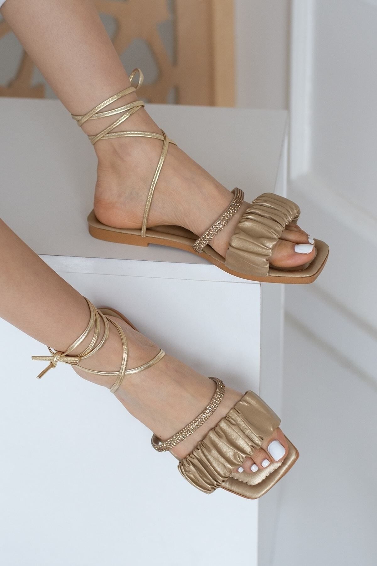 Modafırsat Kadın Taşlı Sandalet Altın Bilekten Bağlamalı Büzgülü Bağcıklı Şık Sandalet