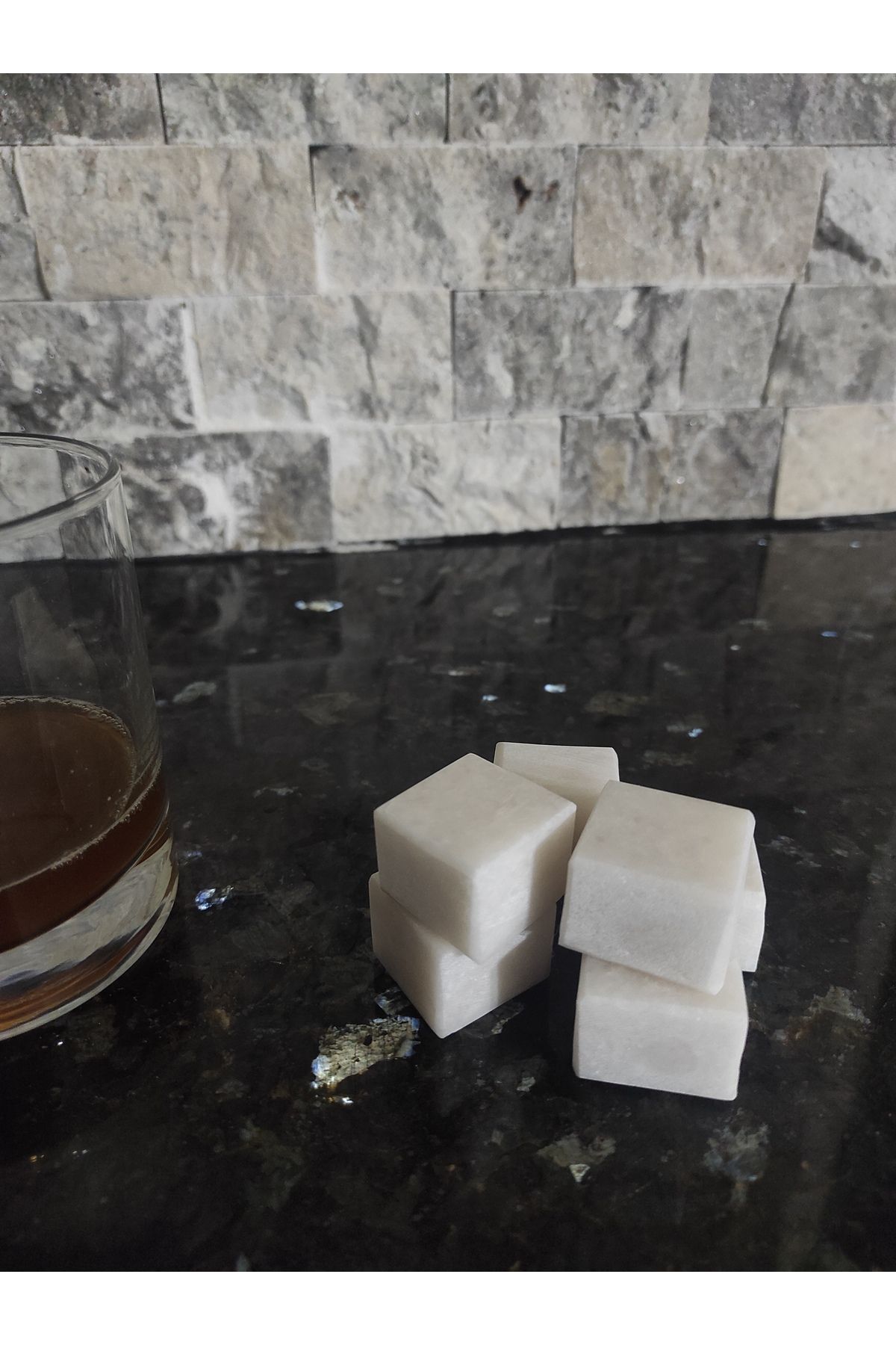 Zeybek Marble Doğal Granit Mermer Viski Taşı & Whiskey Buz Küpü & Soğutma Taşı 2×2 Cm