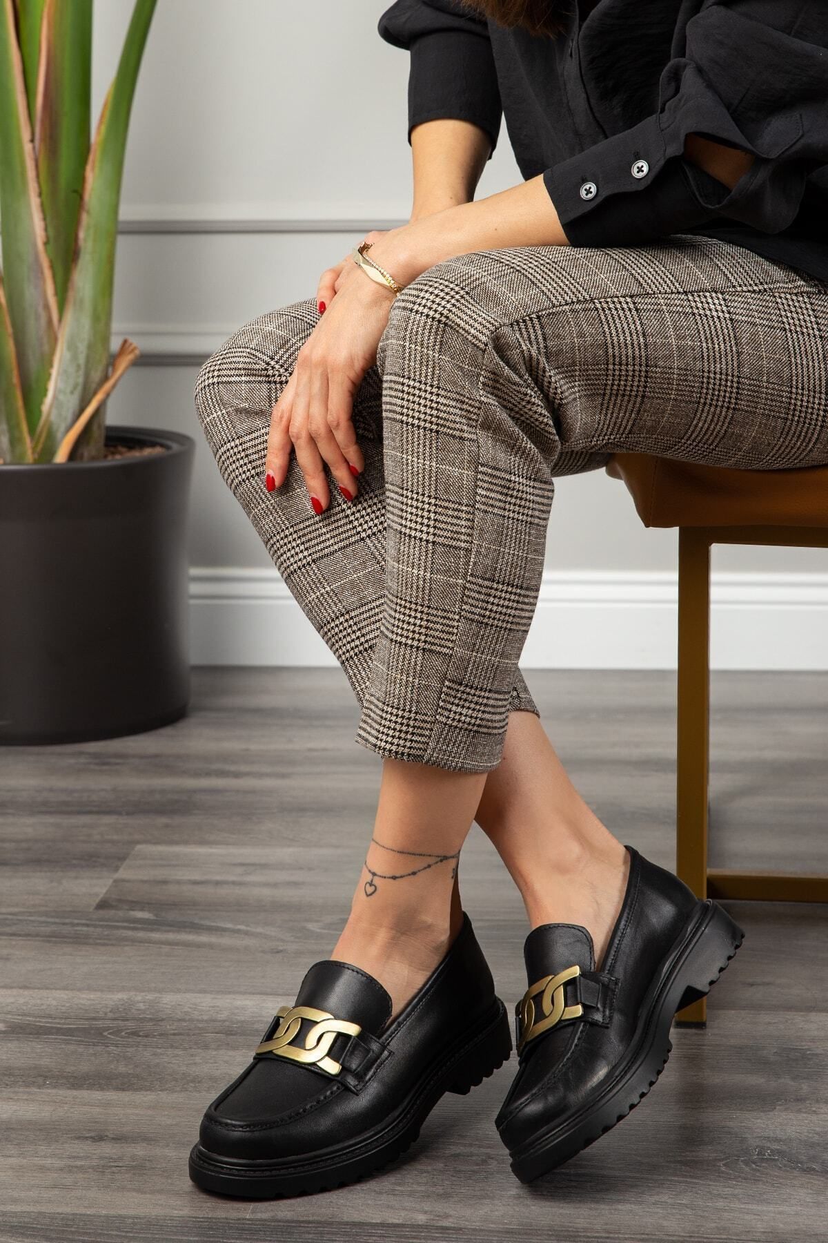 Deery Hakiki Deri Siyah Loafer Tokalı Kadın Ayakkabı