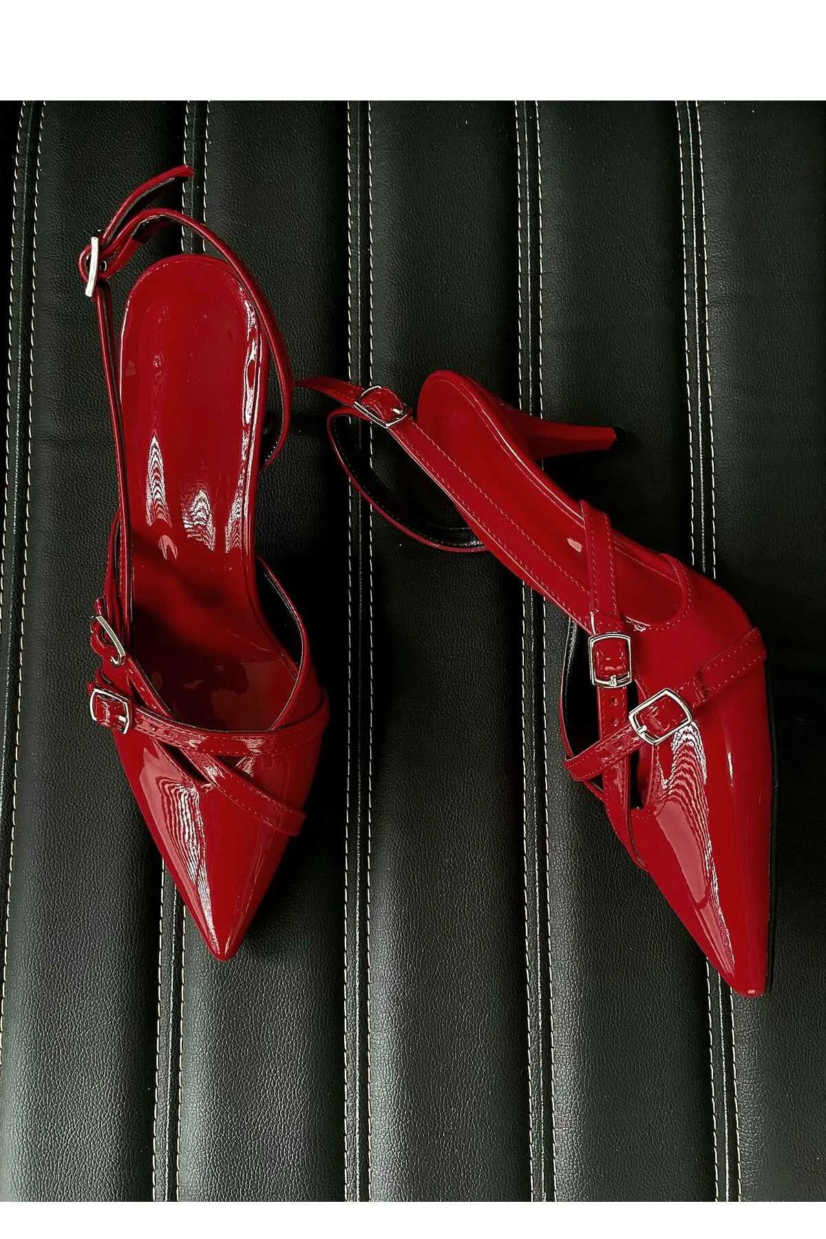 ŞIK STORE Sivri Burun İki Bantlı Tokalı Modern Topuklu Kırmızı Rugan Kadın klasik topuklu Ayakkabı