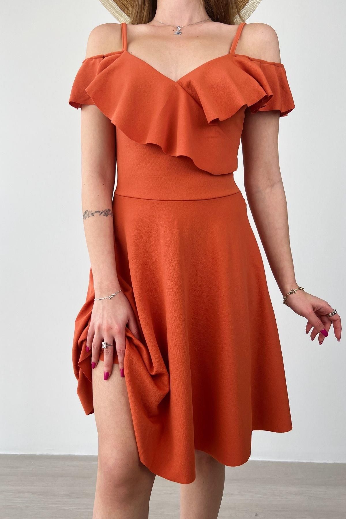 Mossta Omuz Detaylı Fırfırlı Krep Elbise Kiremit