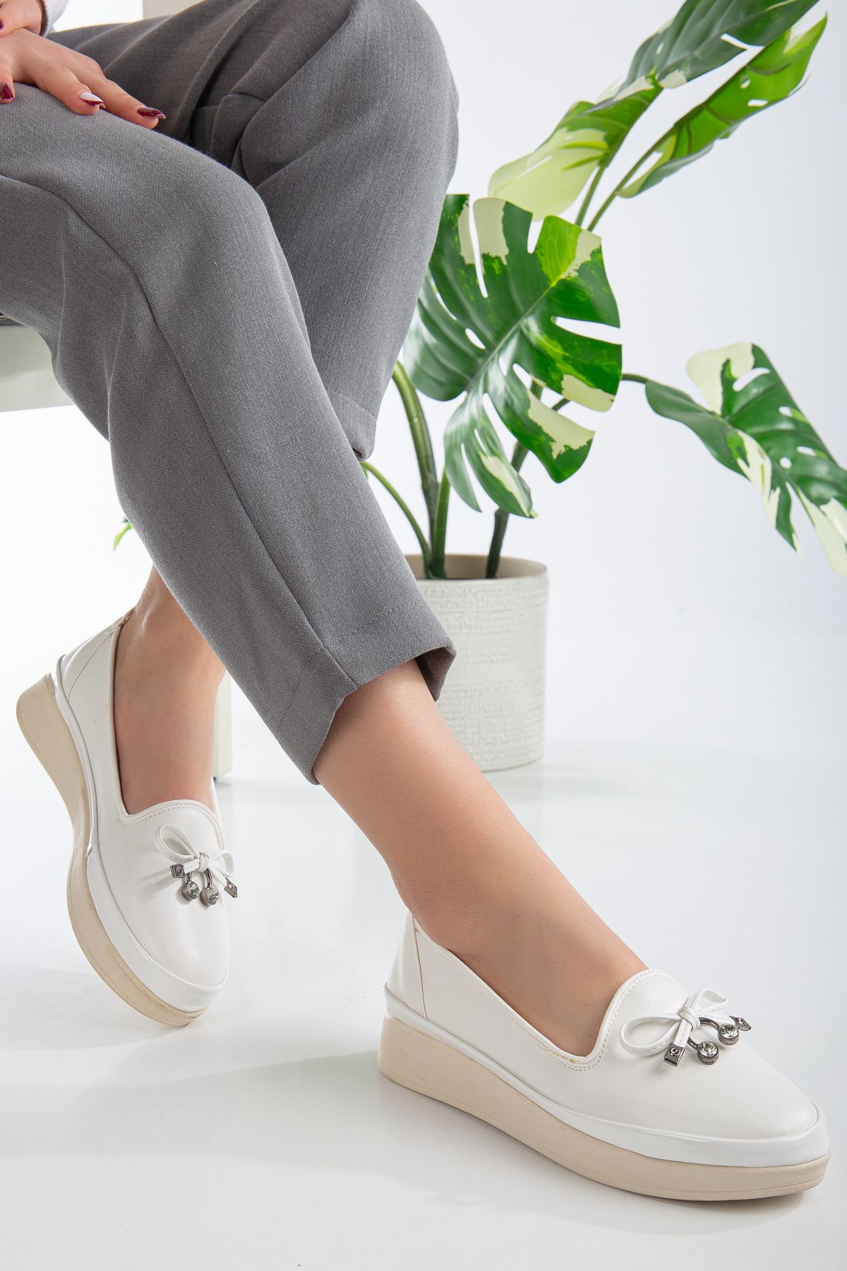 kabkabi Kadın Beyaz Fiyonklu Ortopedik Taban Babet Loafer Ayakkabı