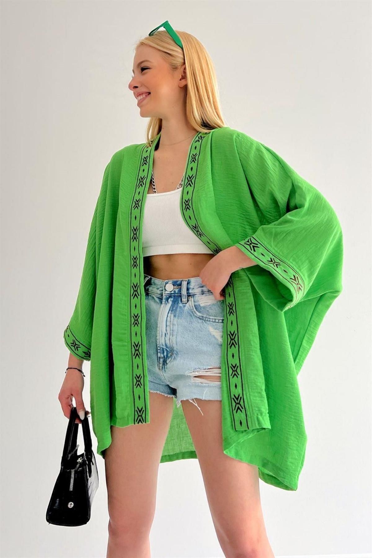 Mossta Merlin Ön Ve Kol Nakışlı Oversize Kimono Yeşil