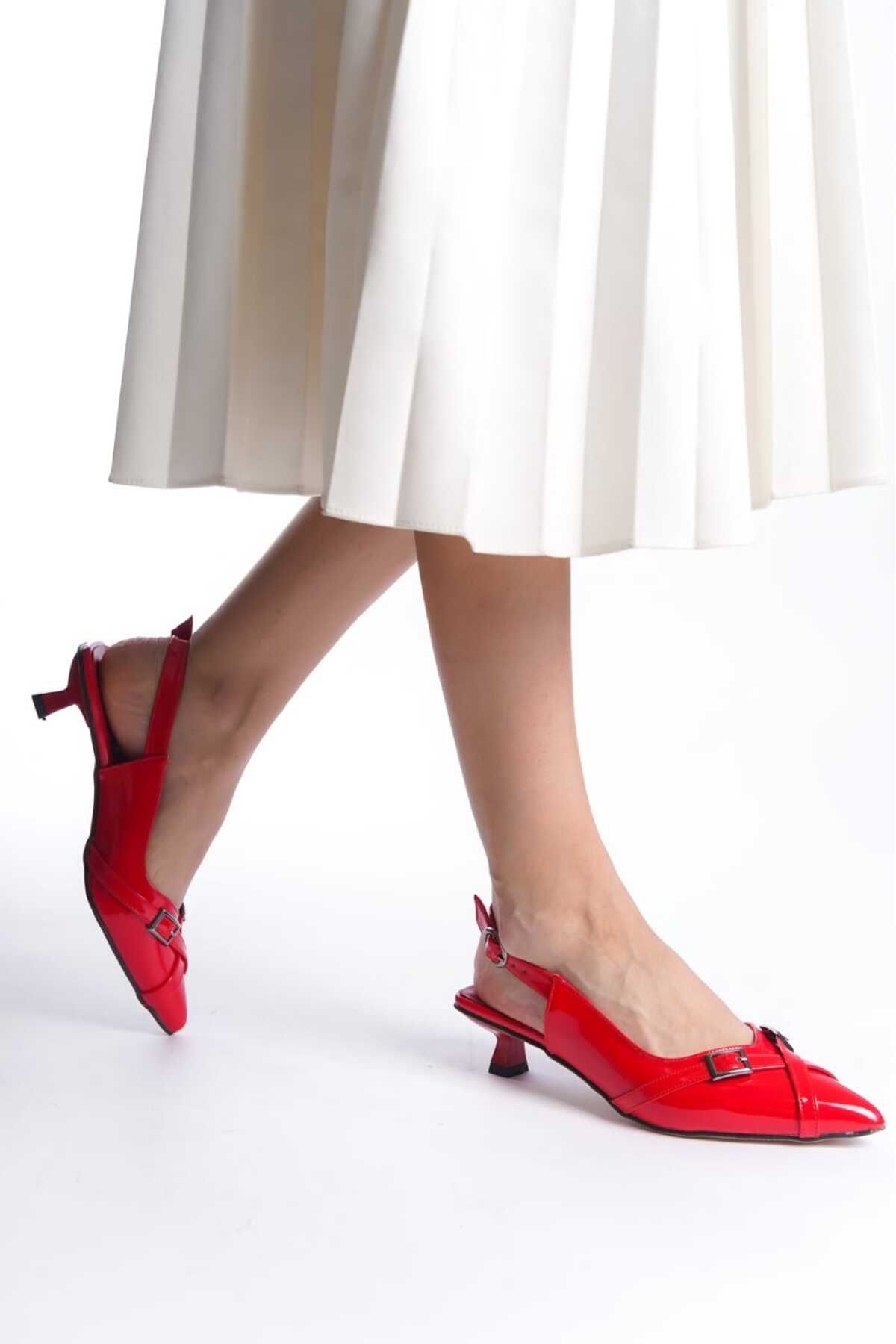 Nubbock Kadın Kırmızı Rugan Kemer Detaylı İnce Topuklu Ayakkabı NK0668