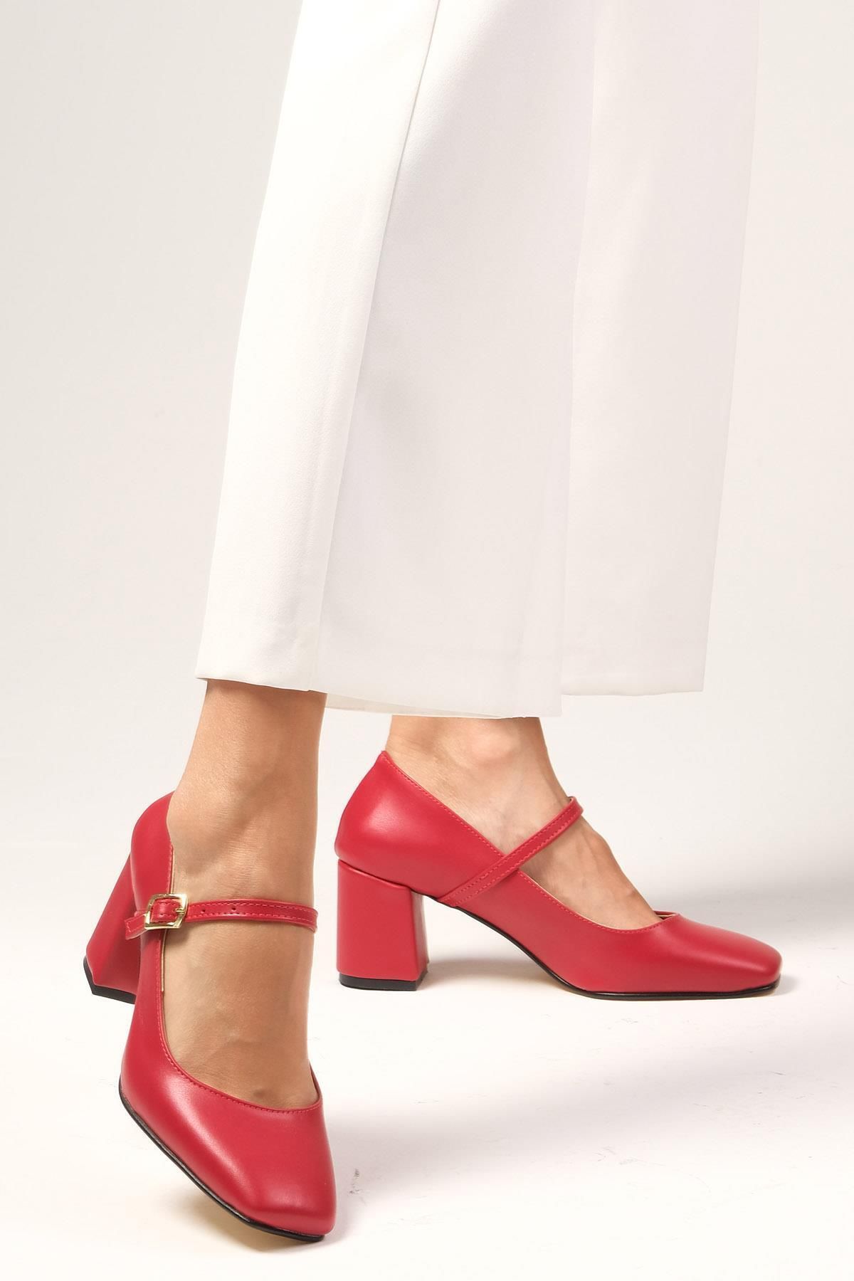 Mio Gusto Alda Kırmızı Renk Küt Burunlu Kadın Topuklu Ayakkabı