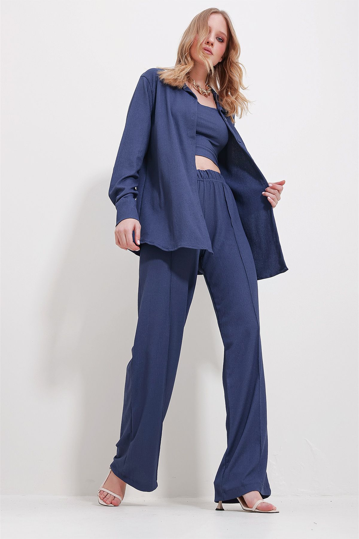 Trend Alaçatı Stili Kadın İndigo Mavi Crop Atlet Gömlek Ve Pantolonlu Takım ALC-X11606