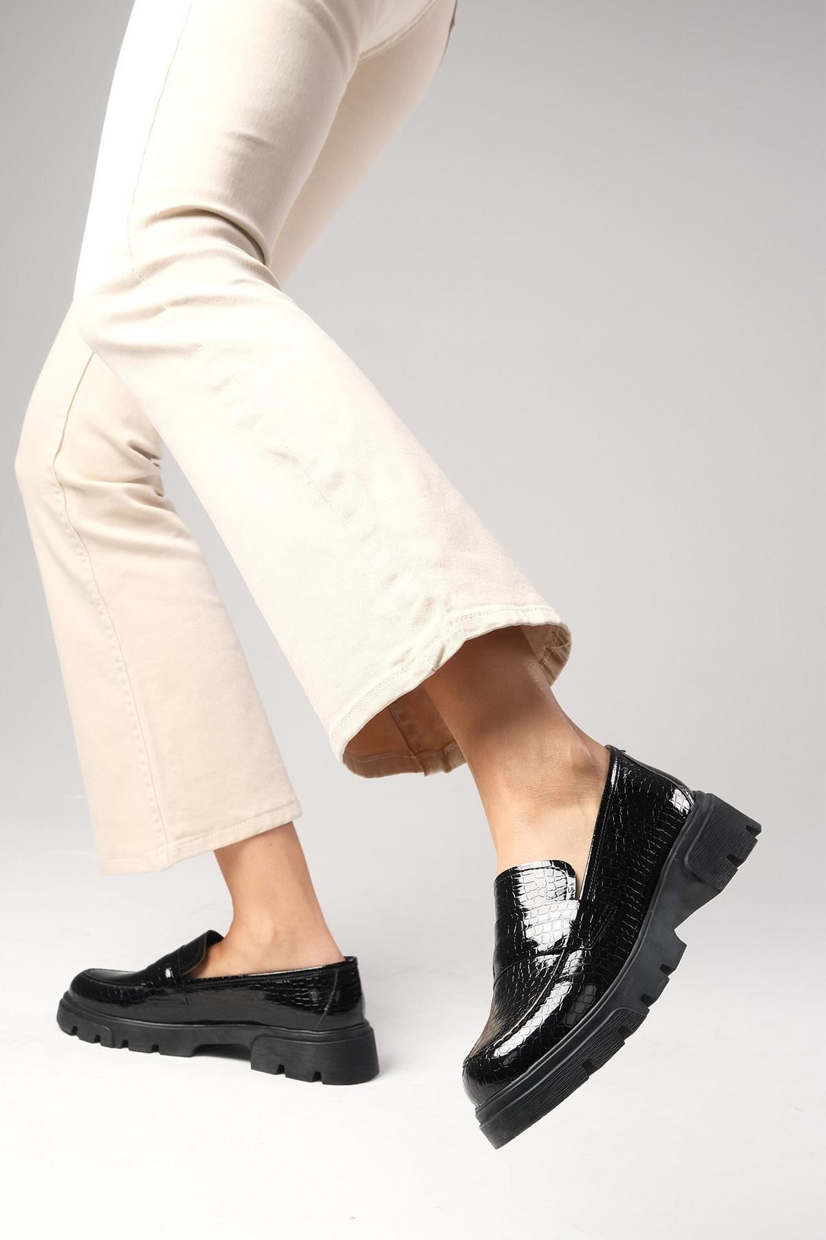 Mio Gusto Siyah Renk Kalın Tabanlı Kadın Loafer Ayakkabı