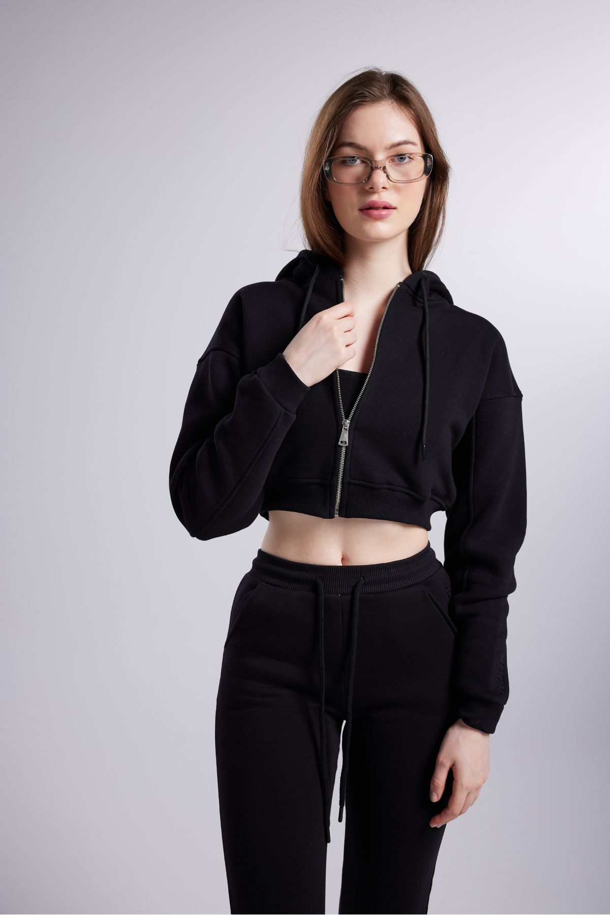 HOLLY LOLLY Kadın Siyah Kapüşonlu Uzun Kol Fermuarlı Crop Mixed Sweatshirt