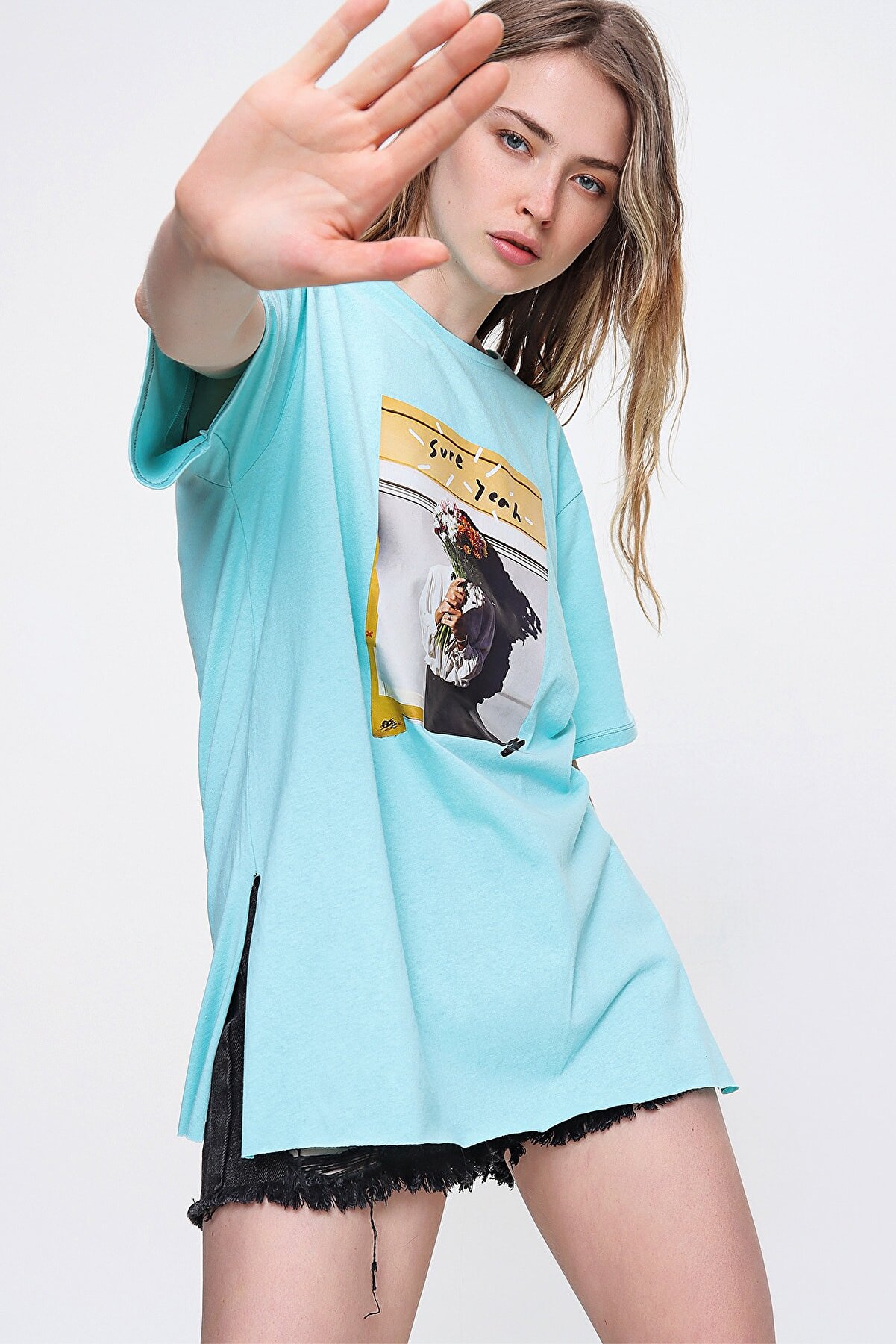 Trend Alaçatı Stili Kadın Mint Yanı Yırtmaçlı Baskılı Oversize T-Shirt MDA-1187