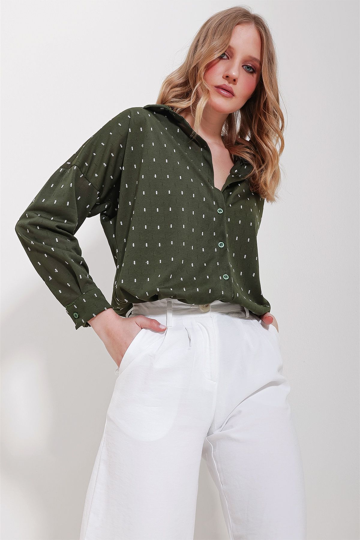 Trend Alaçatı Stili Kadın Yeşil Kendinden Dokulu Oversize Gömlek ALC-X11596