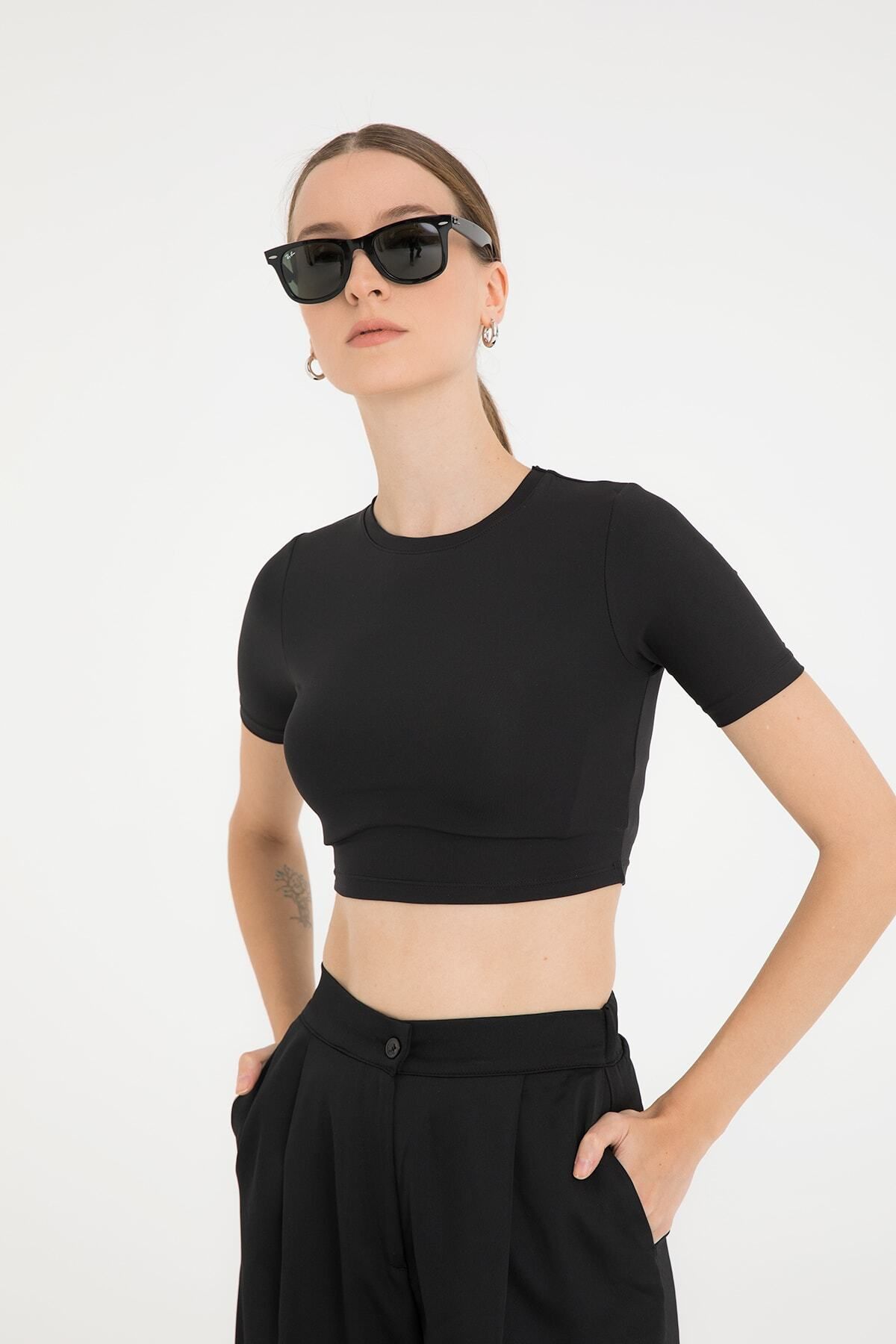 SHEISMONO Soft Touch Yuvarlak Yaka Kısa Kol Crop Top Siyah