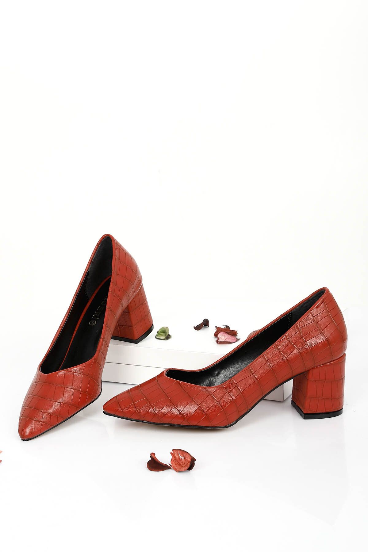 GÖNDERİ(R) Kırmızı Krako Gön Sivri Burun Orta Kalın Topuklu Kadın Ayakkabı 38918